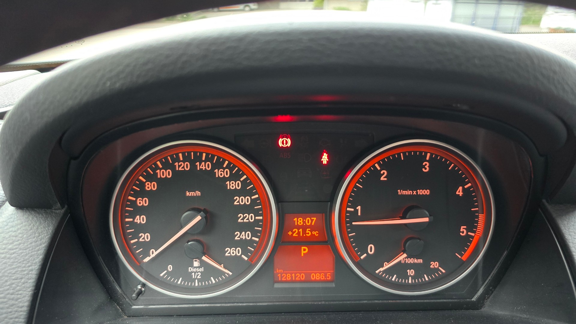 BMW 18d xDrive-image-7
