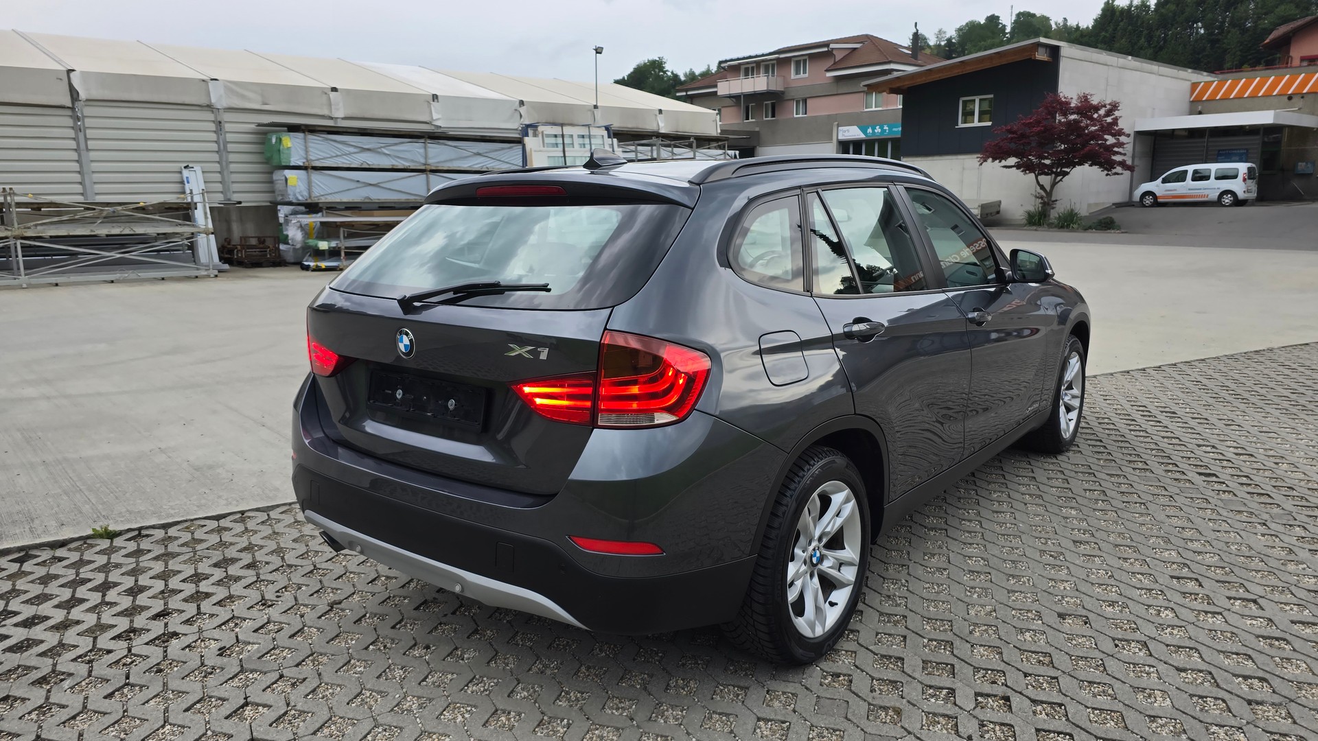 BMW 18d xDrive-image-9