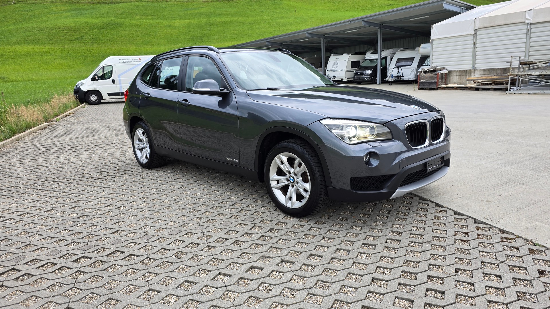 BMW 18d xDrive-image-8