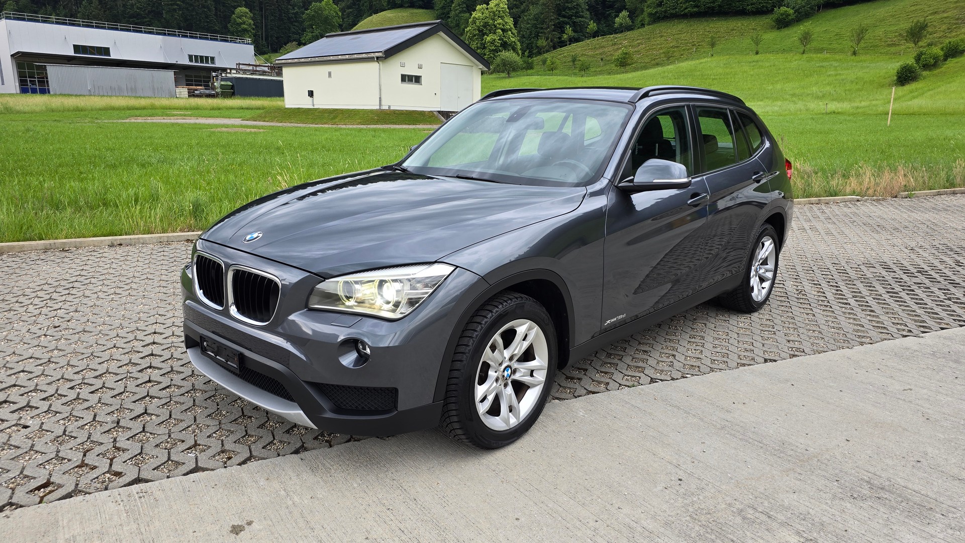 BMW 18d xDrive-image-12