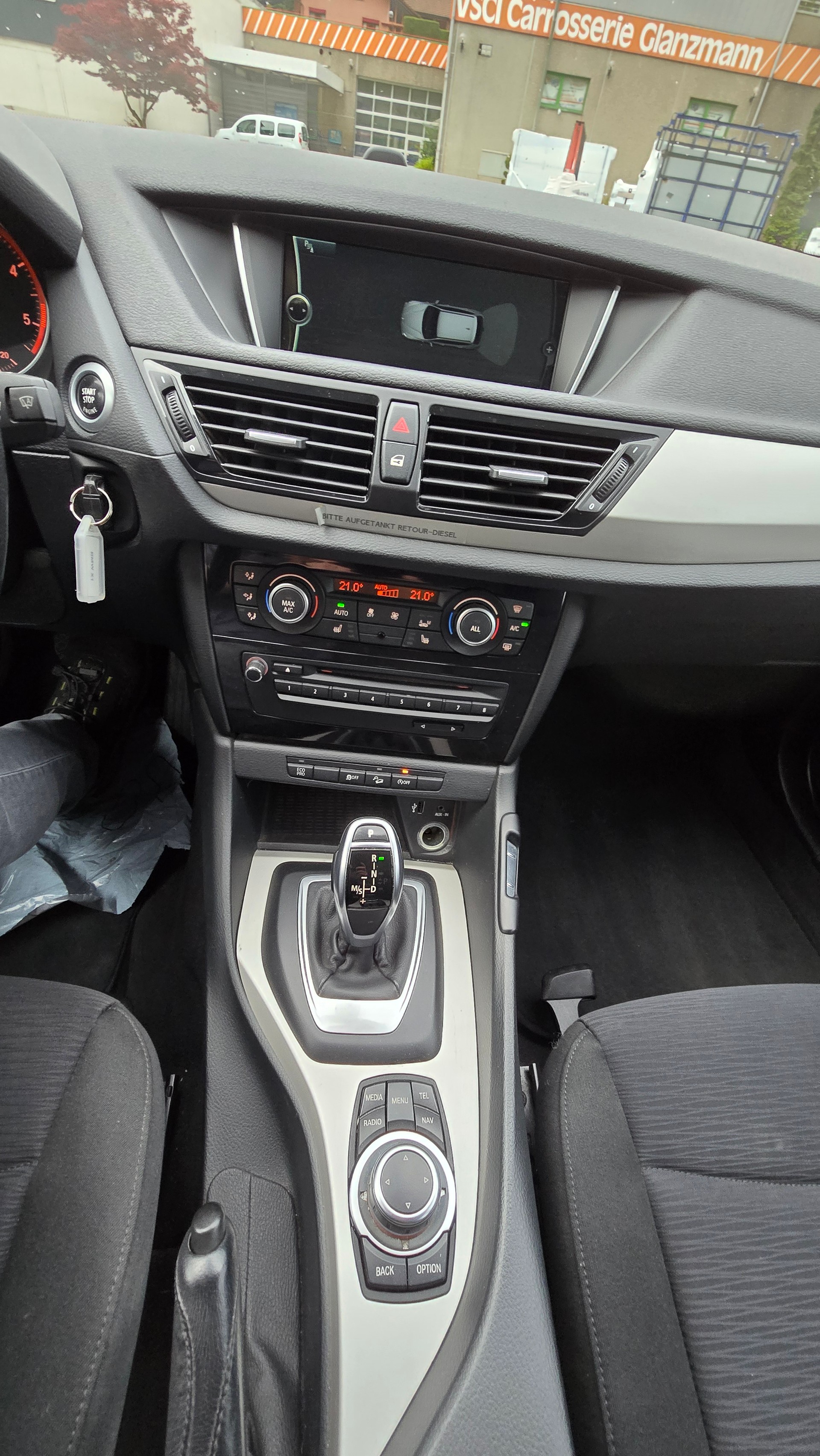BMW 18d xDrive-image-6