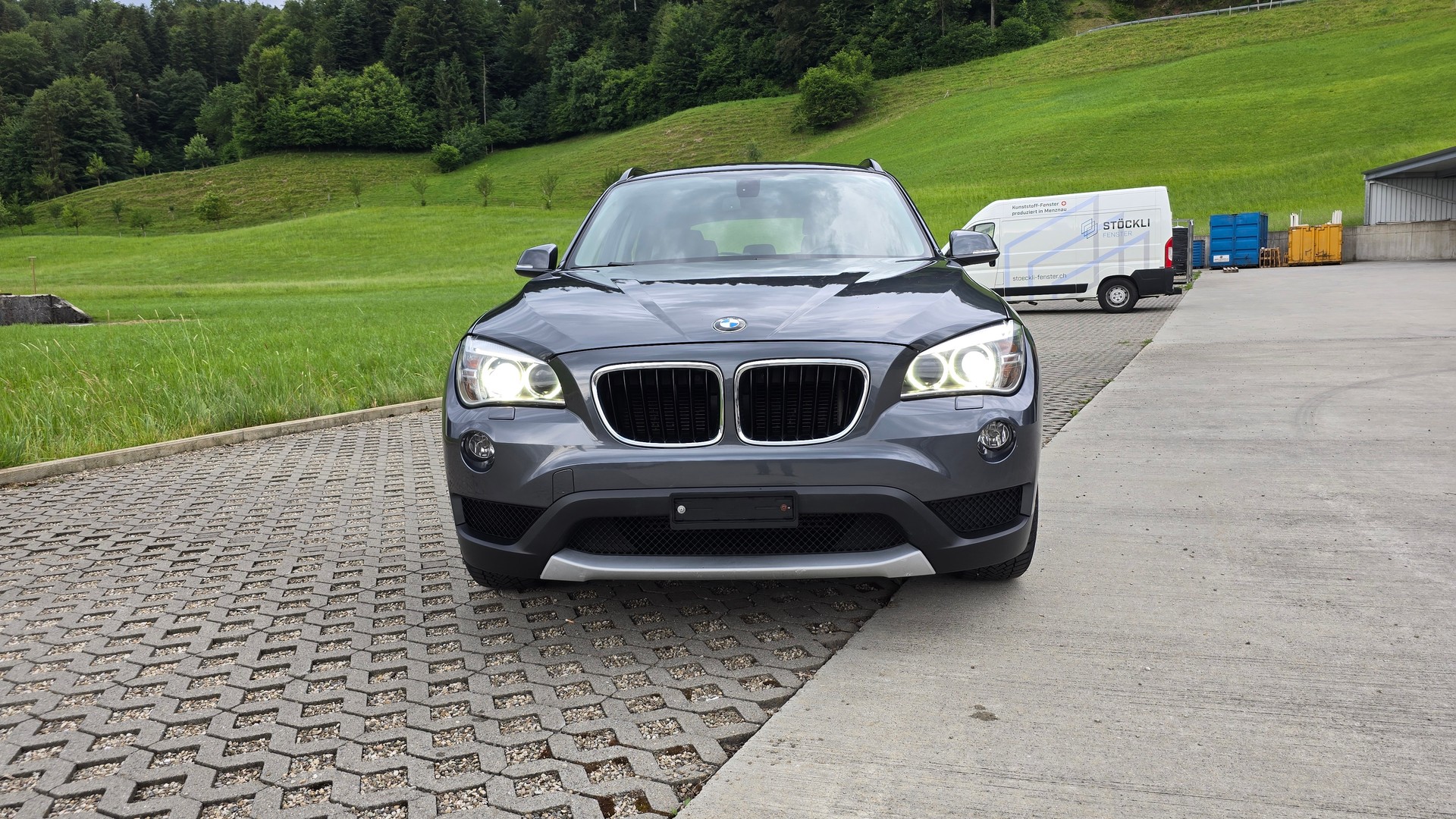 BMW 18d xDrive-image-1