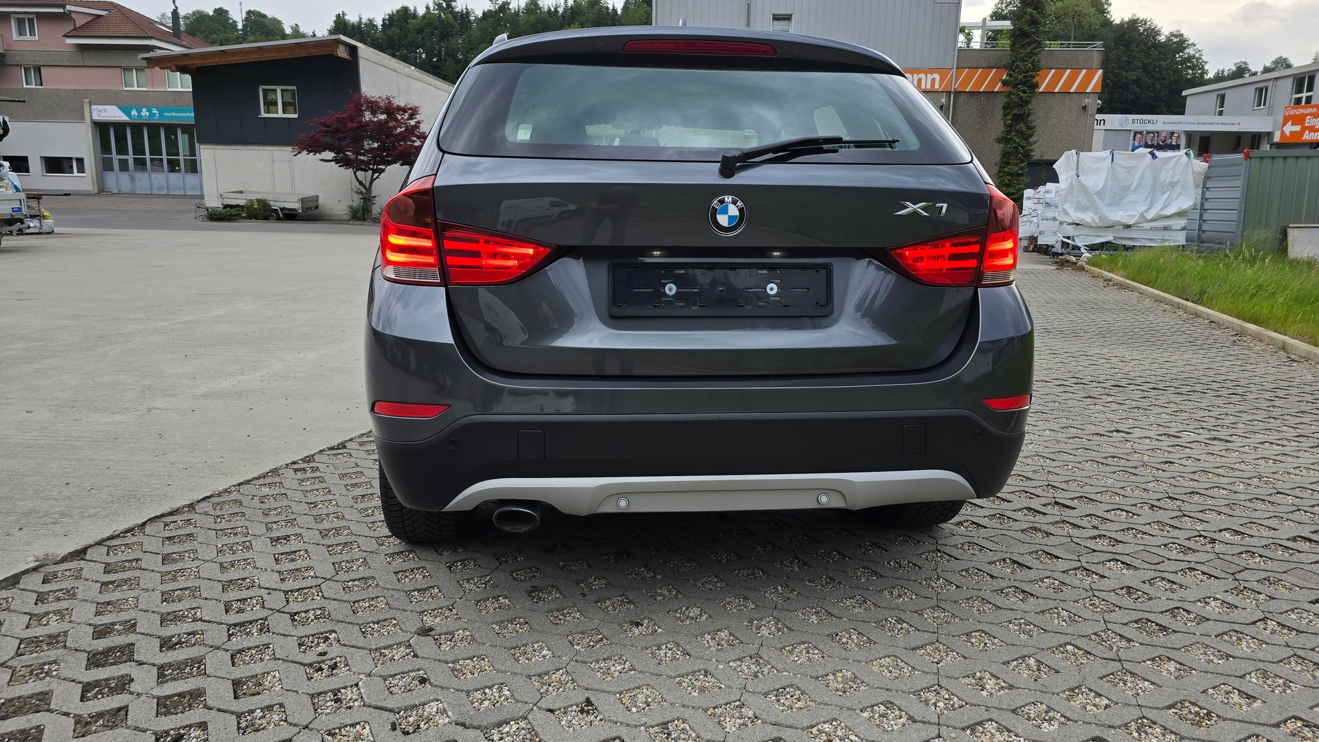 BMW 18d xDrive-image-10