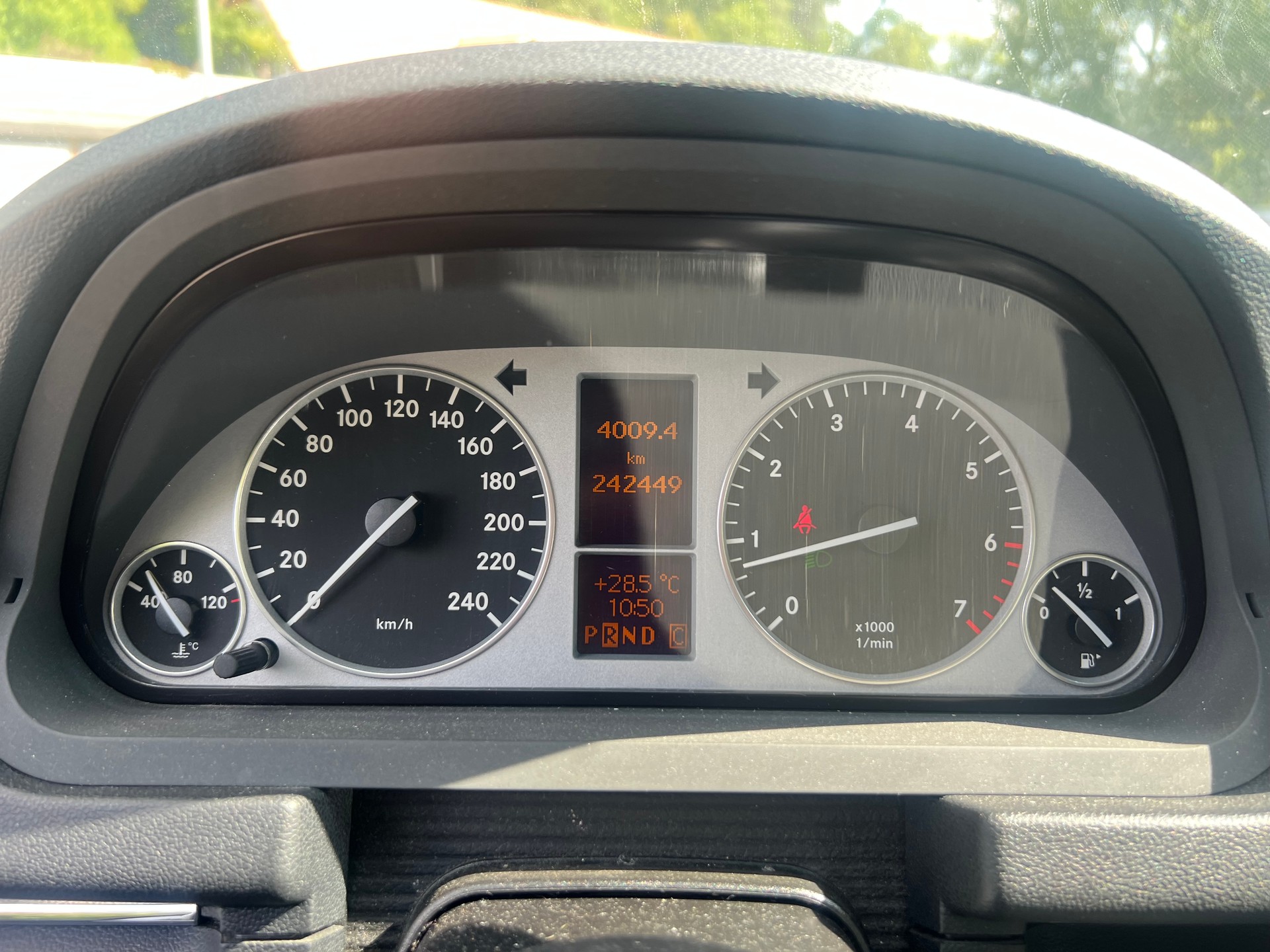 MERCEDES-BENZ B 200-image-11