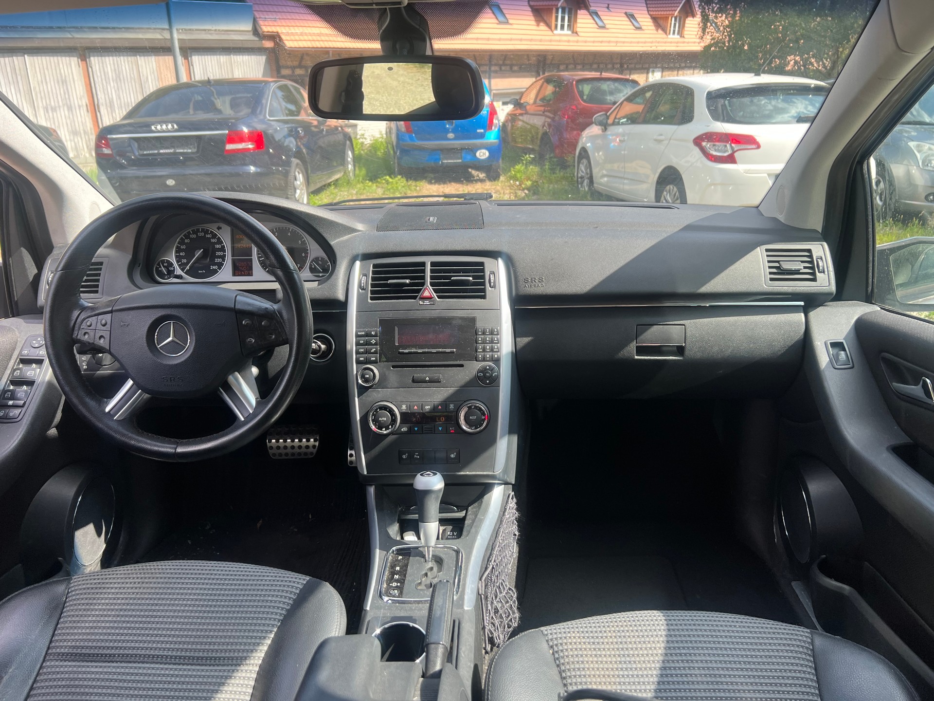 MERCEDES-BENZ B 200-image-9