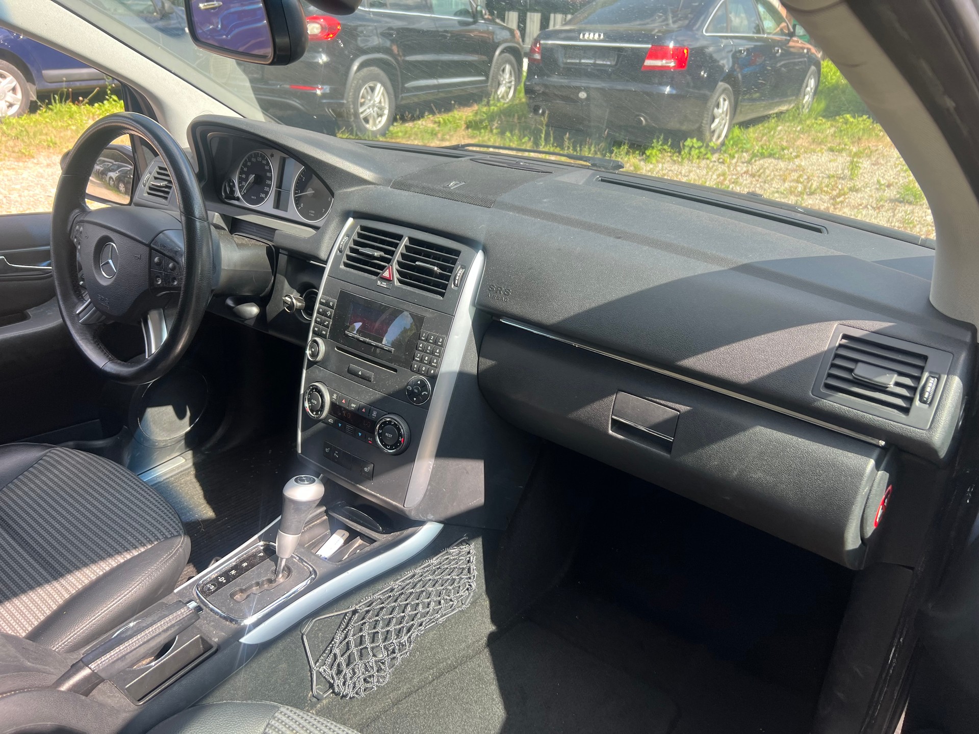 MERCEDES-BENZ B 200-image-10