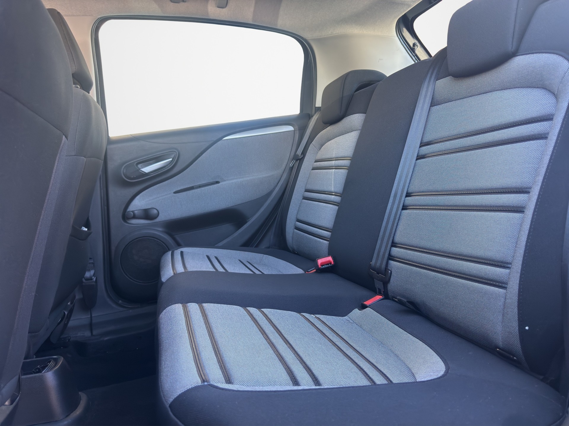 FIAT Punto 1.4 Evo-image-9