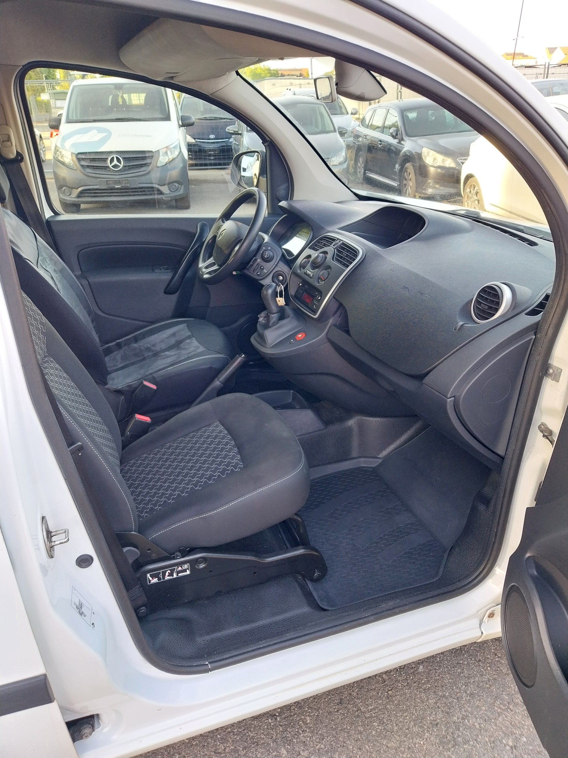 RENAULT Kangoo Medium dCi 90 ENERGY Access-image-10