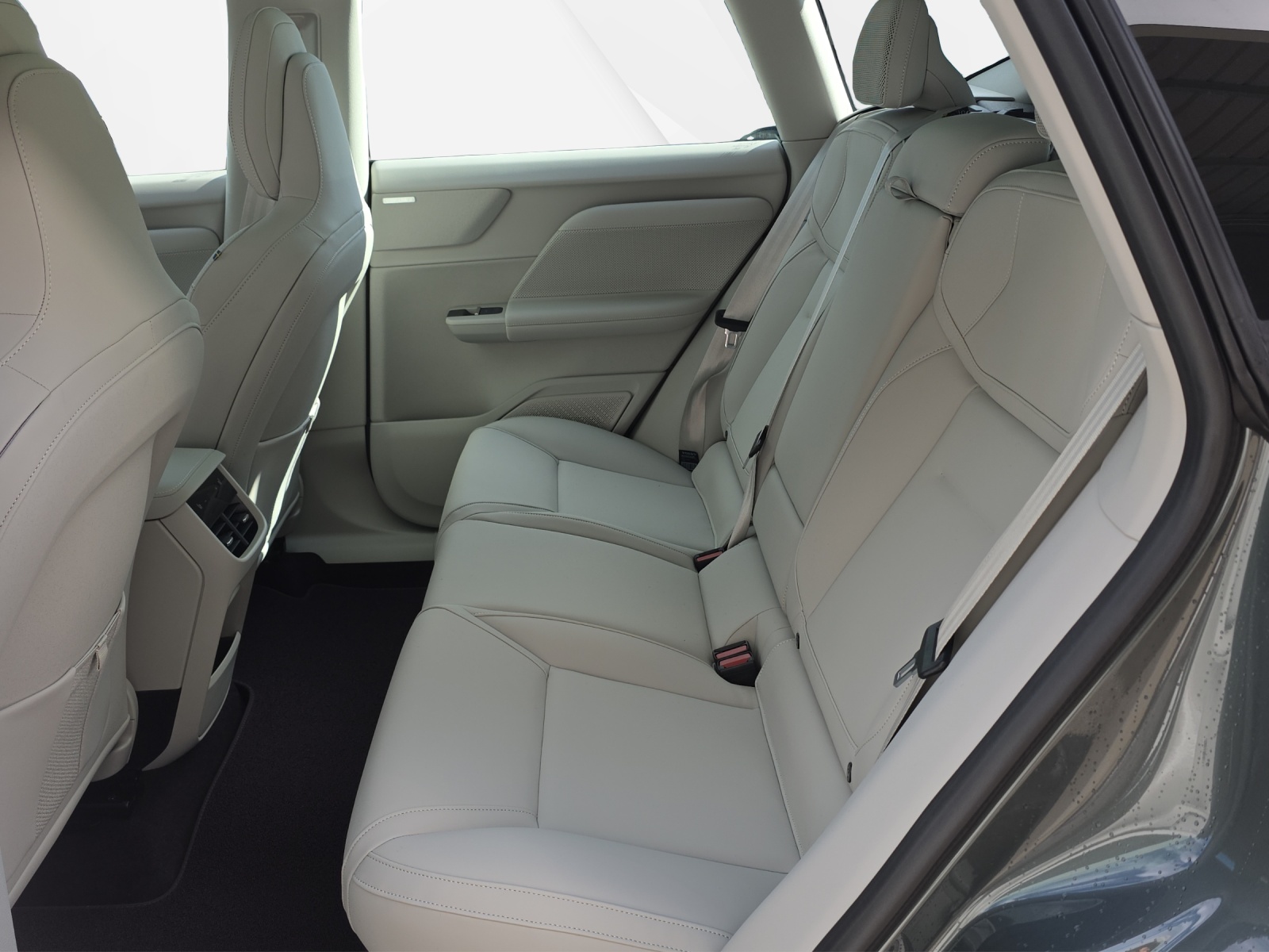 VOLVO EX60 Twin Ultra AWD-image-13