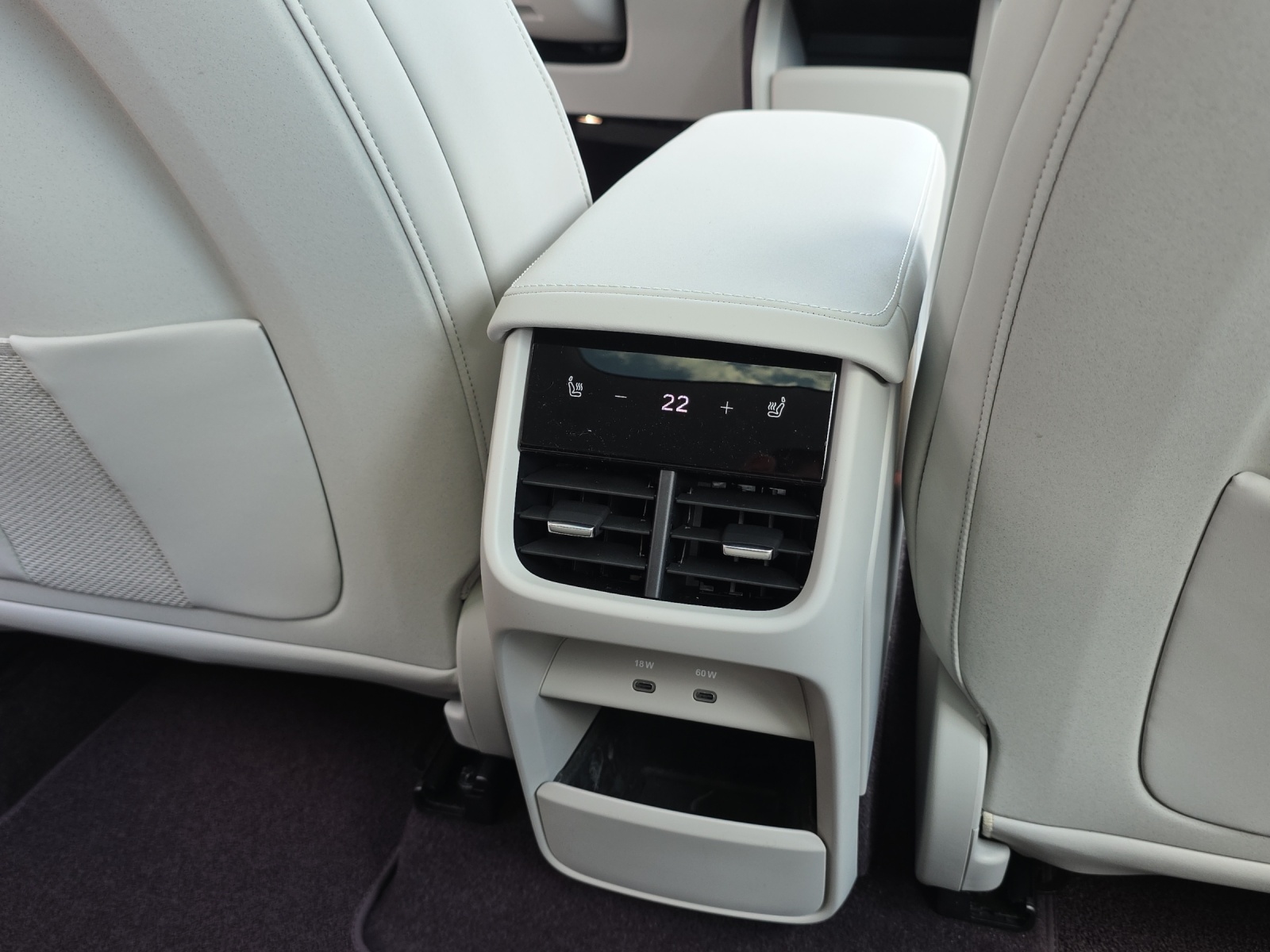 VOLVO EX60 Twin Ultra AWD-image-20