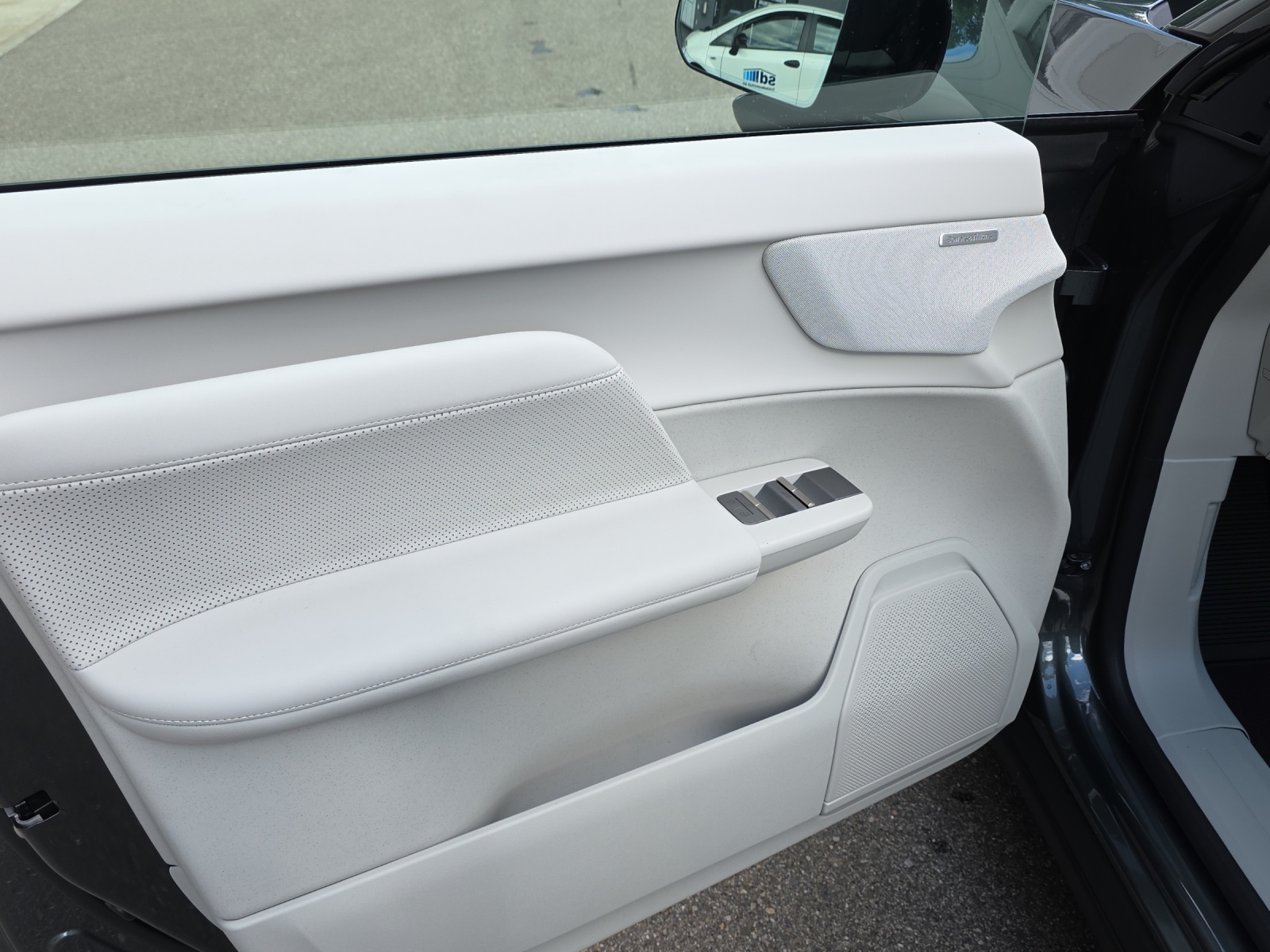 VOLVO EX60 Twin Ultra AWD-image-18