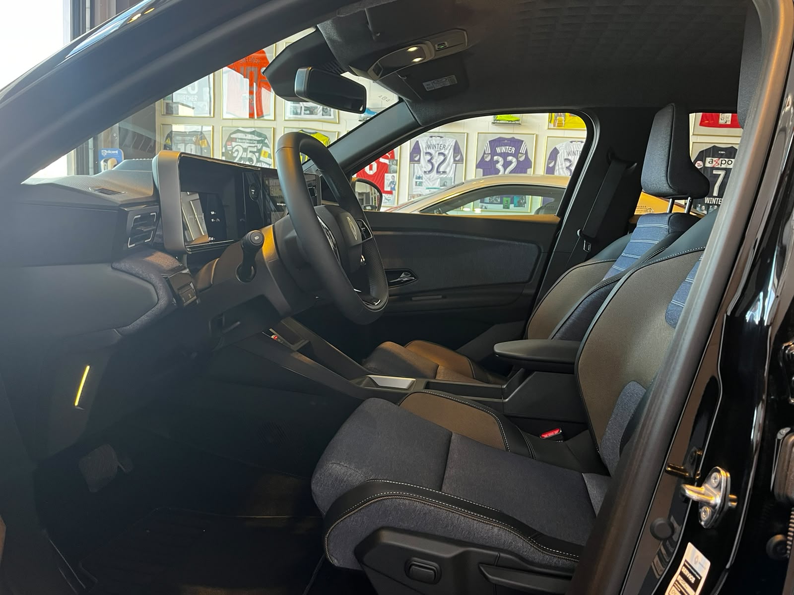 RENAULT R5 E-Tech Comfort Range 52 kWh Techno-image-12