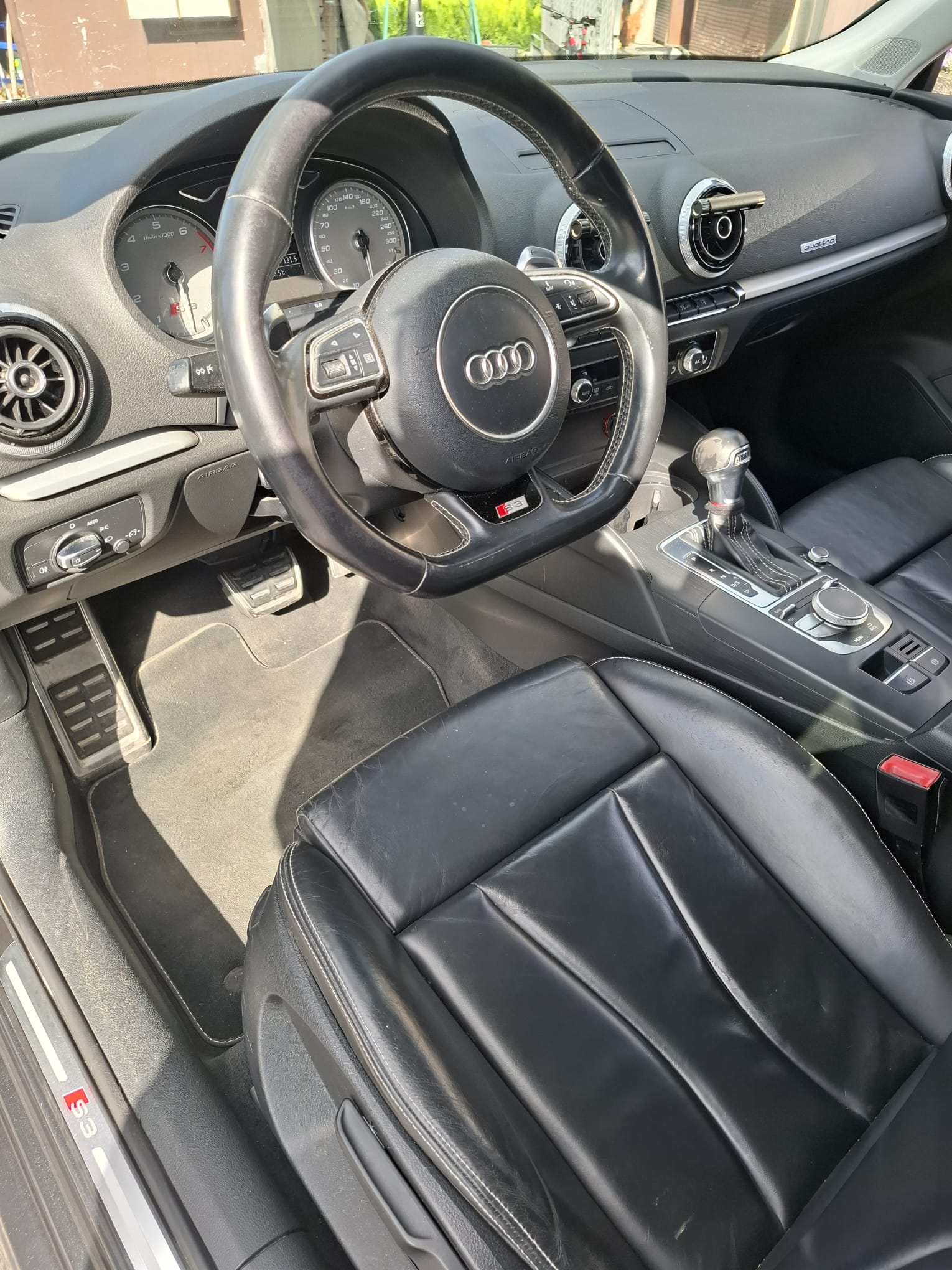 AUDI 2.0 T FSI quattro S-Tronic-image-5
