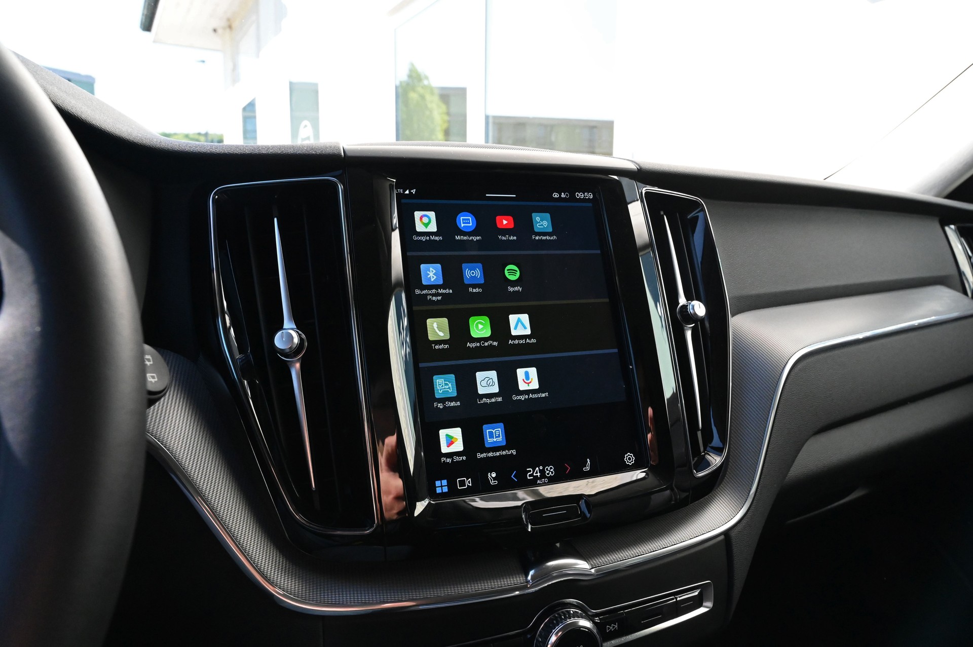 VOLVO XC60 B4 Diesel Mild Hybrid AWD Plus Dark Geartronic-image-15