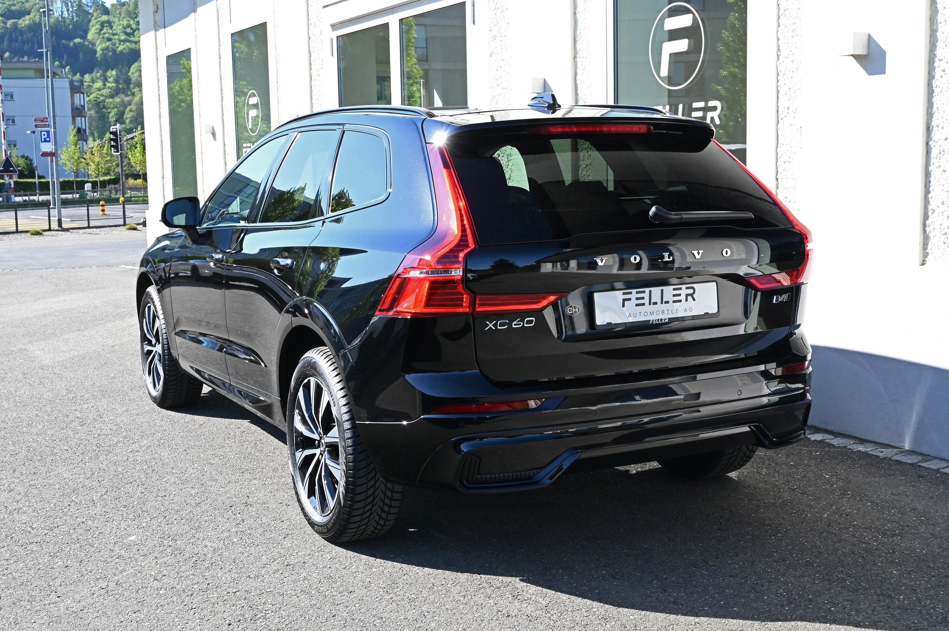 VOLVO XC60 B4 Diesel Mild Hybrid AWD Plus Dark Geartronic-image-8