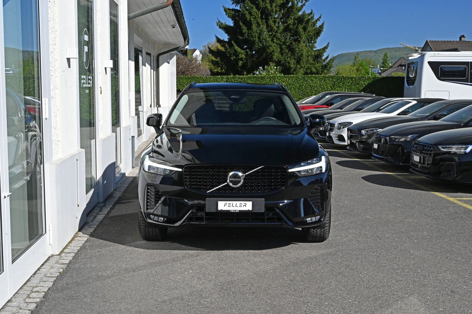 VOLVO XC60 B4 Diesel Mild Hybrid AWD Plus Dark Geartronic-image-2
