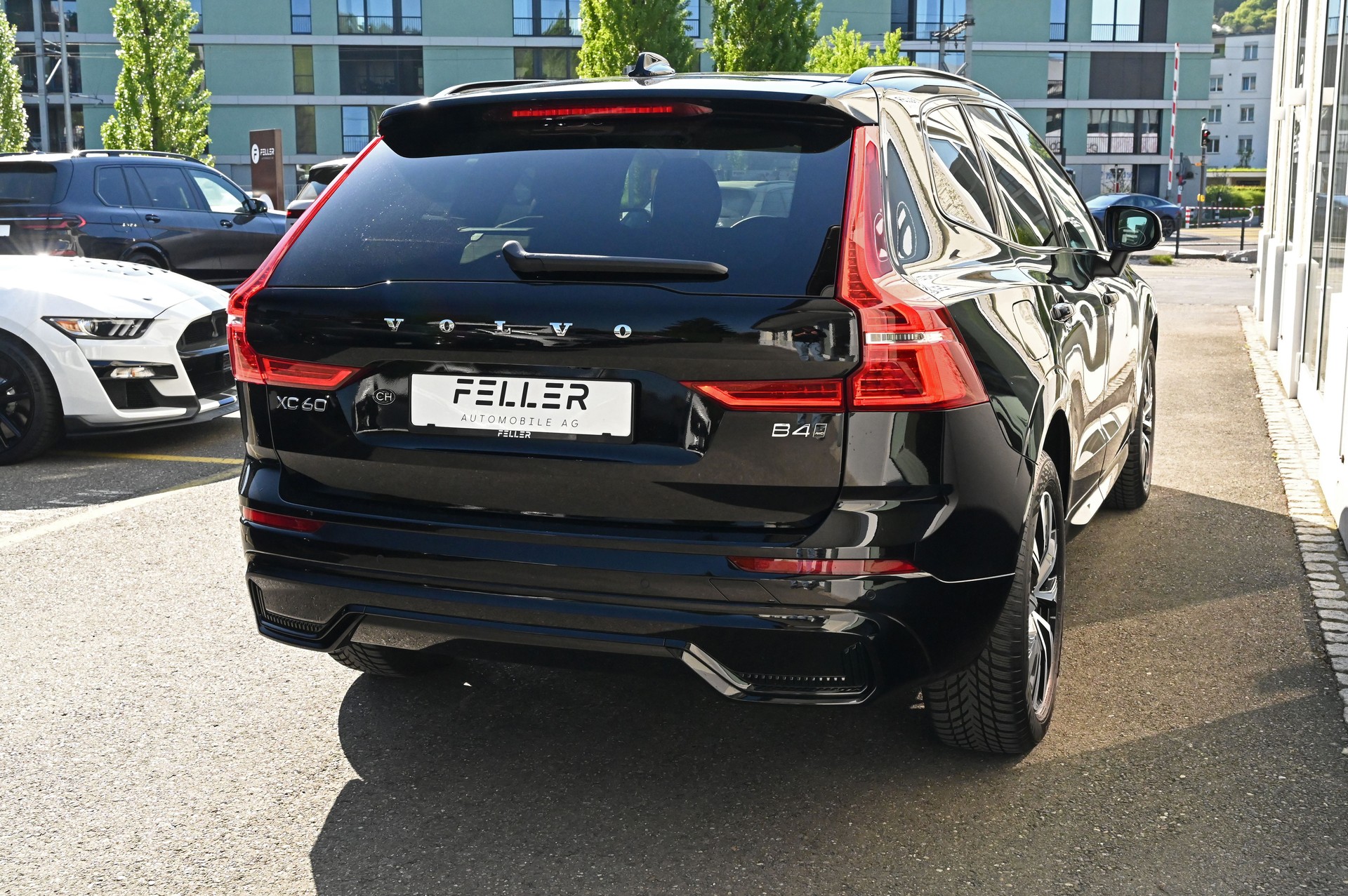 VOLVO XC60 B4 Diesel Mild Hybrid AWD Plus Dark Geartronic-image-9