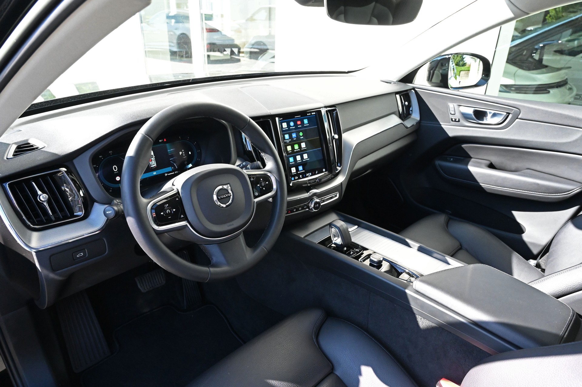 VOLVO XC60 B4 Diesel Mild Hybrid AWD Plus Dark Geartronic-image-12