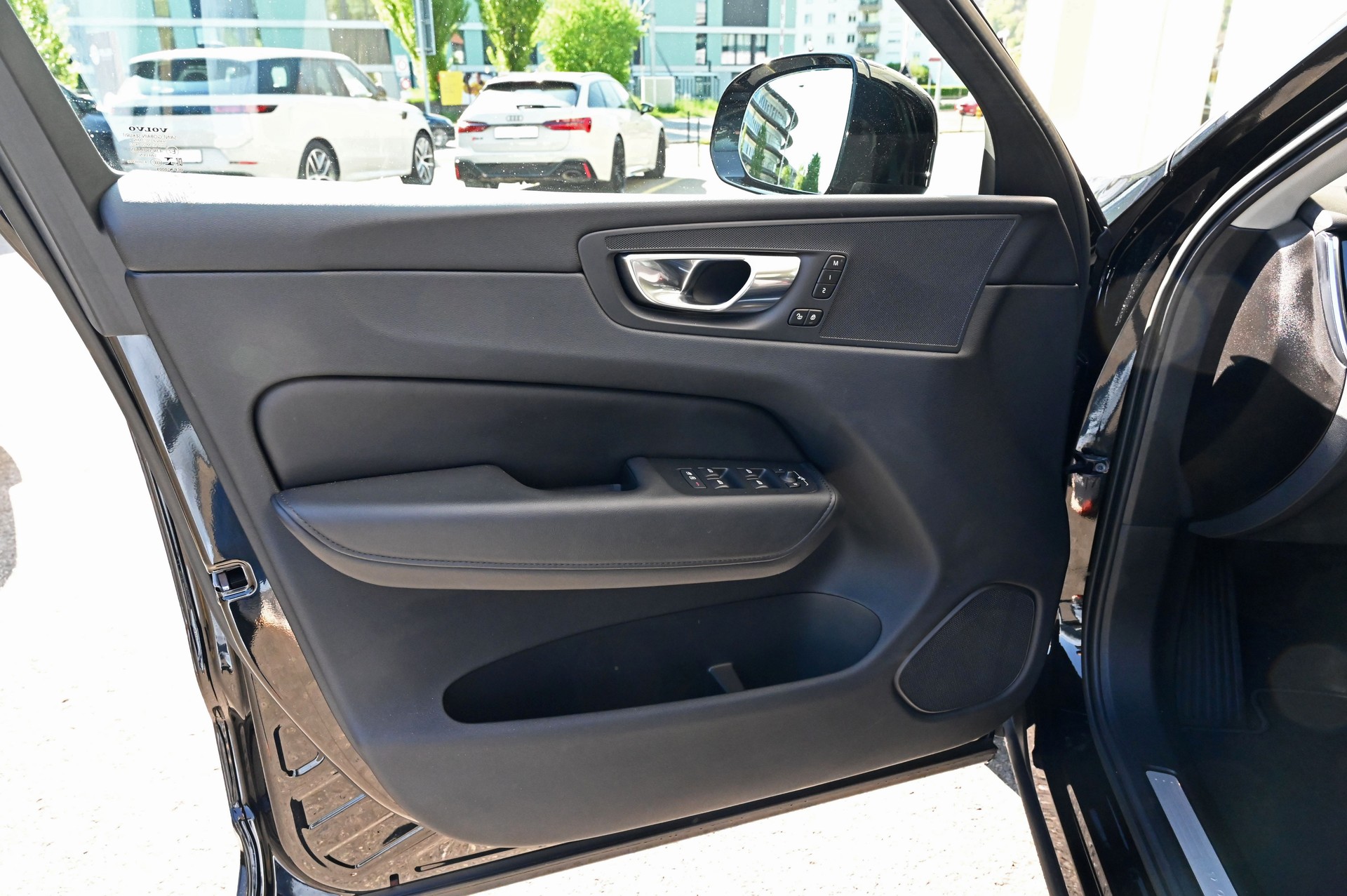 VOLVO XC60 B4 Diesel Mild Hybrid AWD Plus Dark Geartronic-image-14