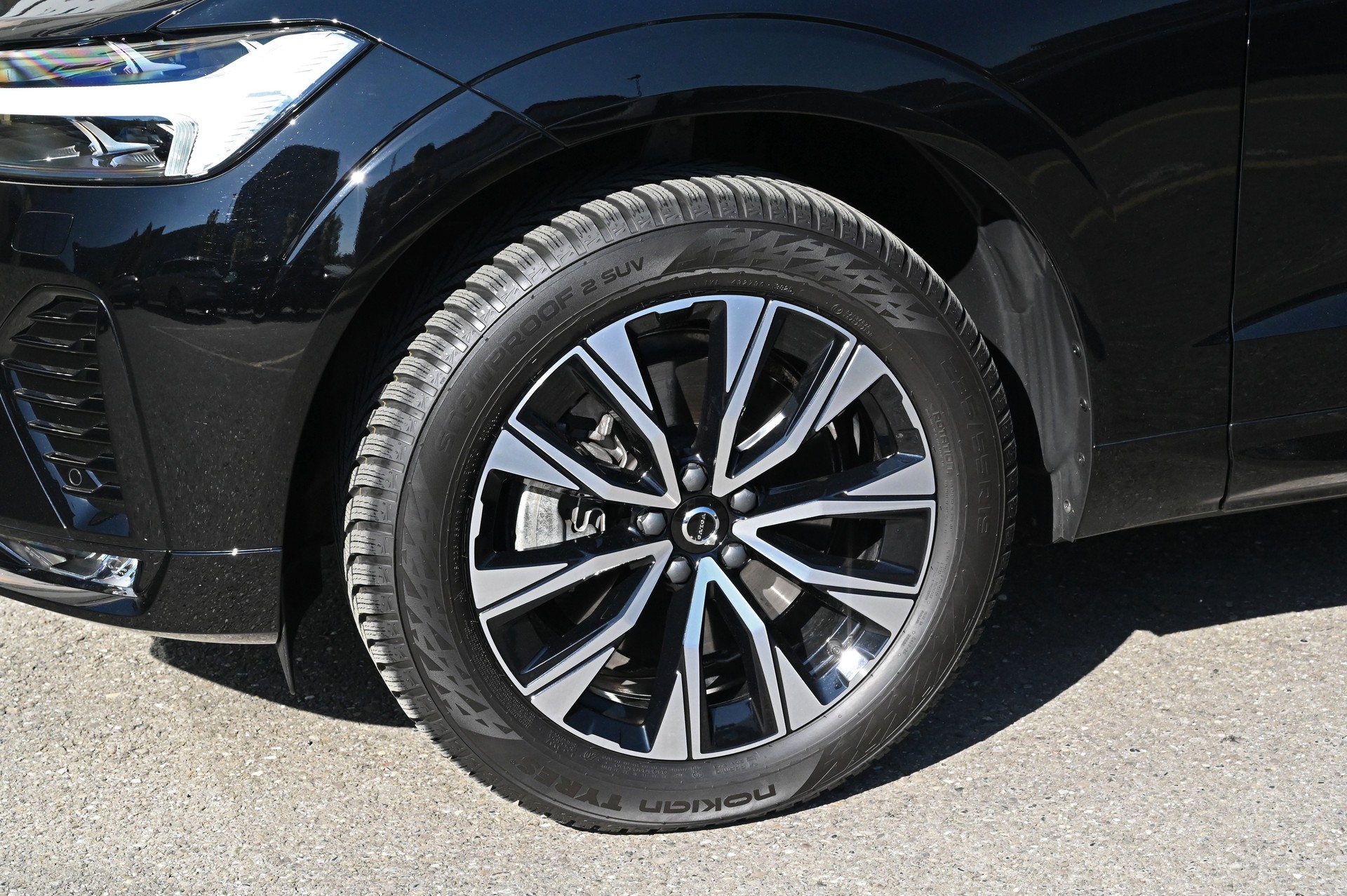 VOLVO XC60 B4 Diesel Mild Hybrid AWD Plus Dark Geartronic-image-5