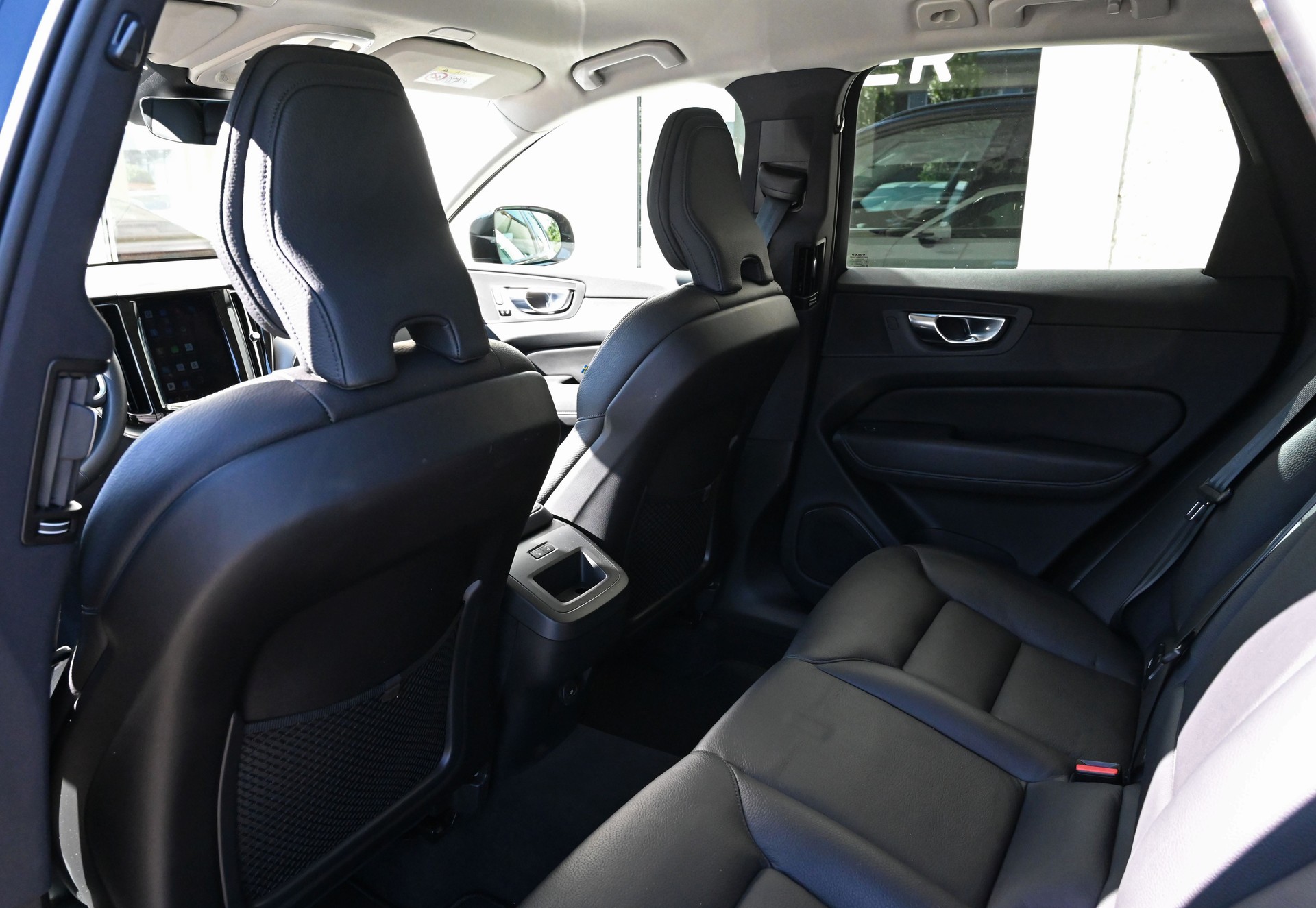 VOLVO XC60 B4 Diesel Mild Hybrid AWD Plus Dark Geartronic-image-13