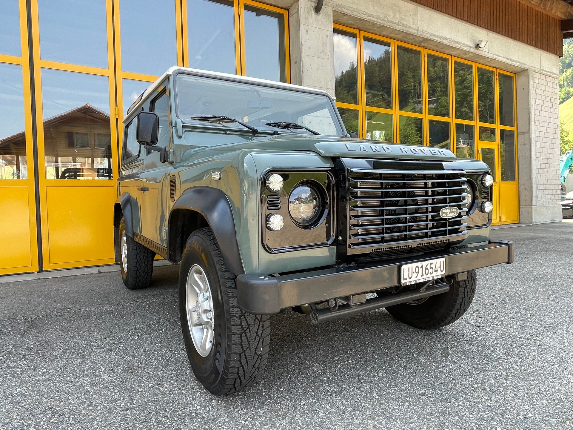 LAND ROVER Defender 90 SW 2.4Tdc-image-9