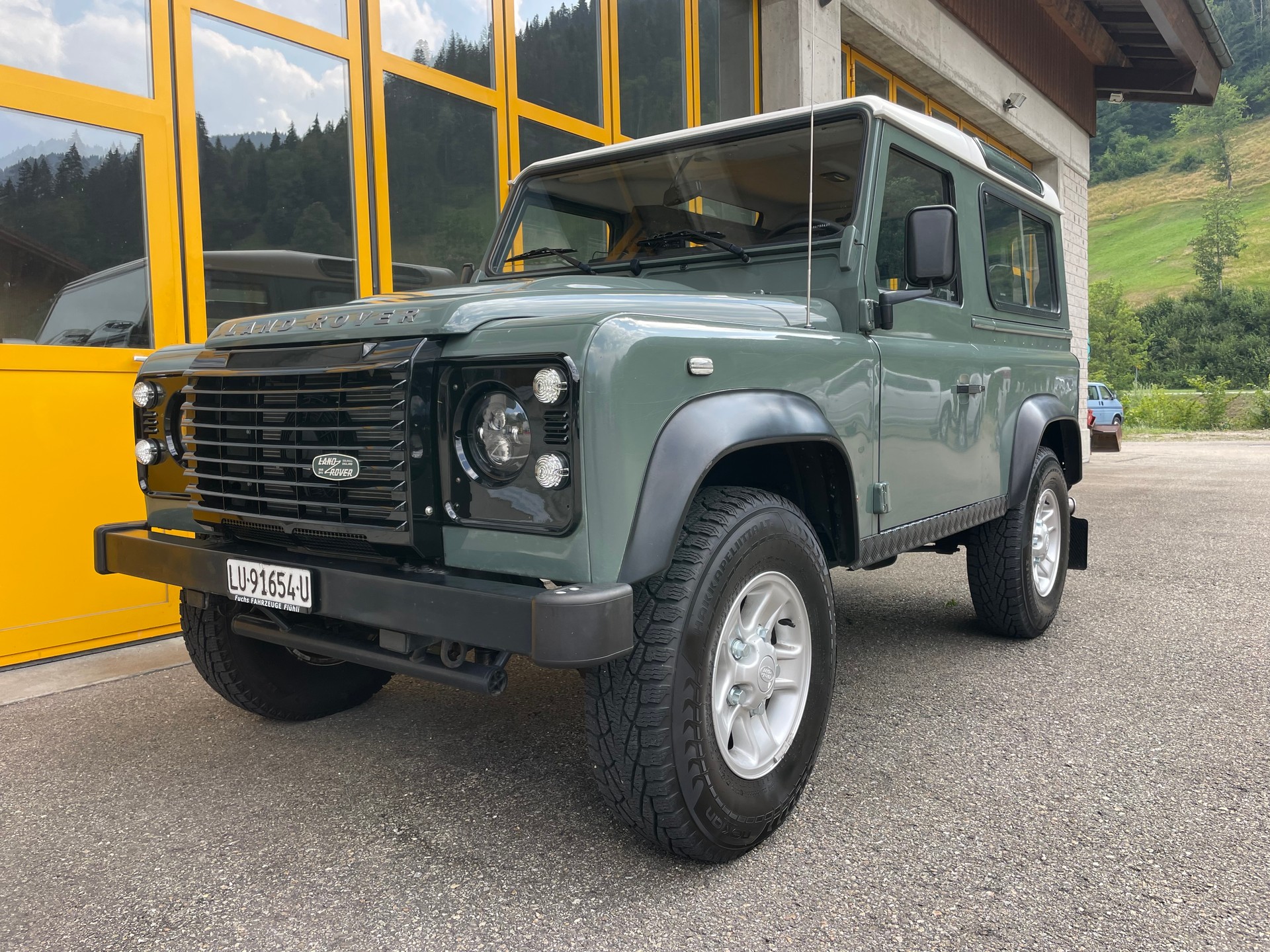LAND ROVER Defender 90 SW 2.4Tdc-image-1