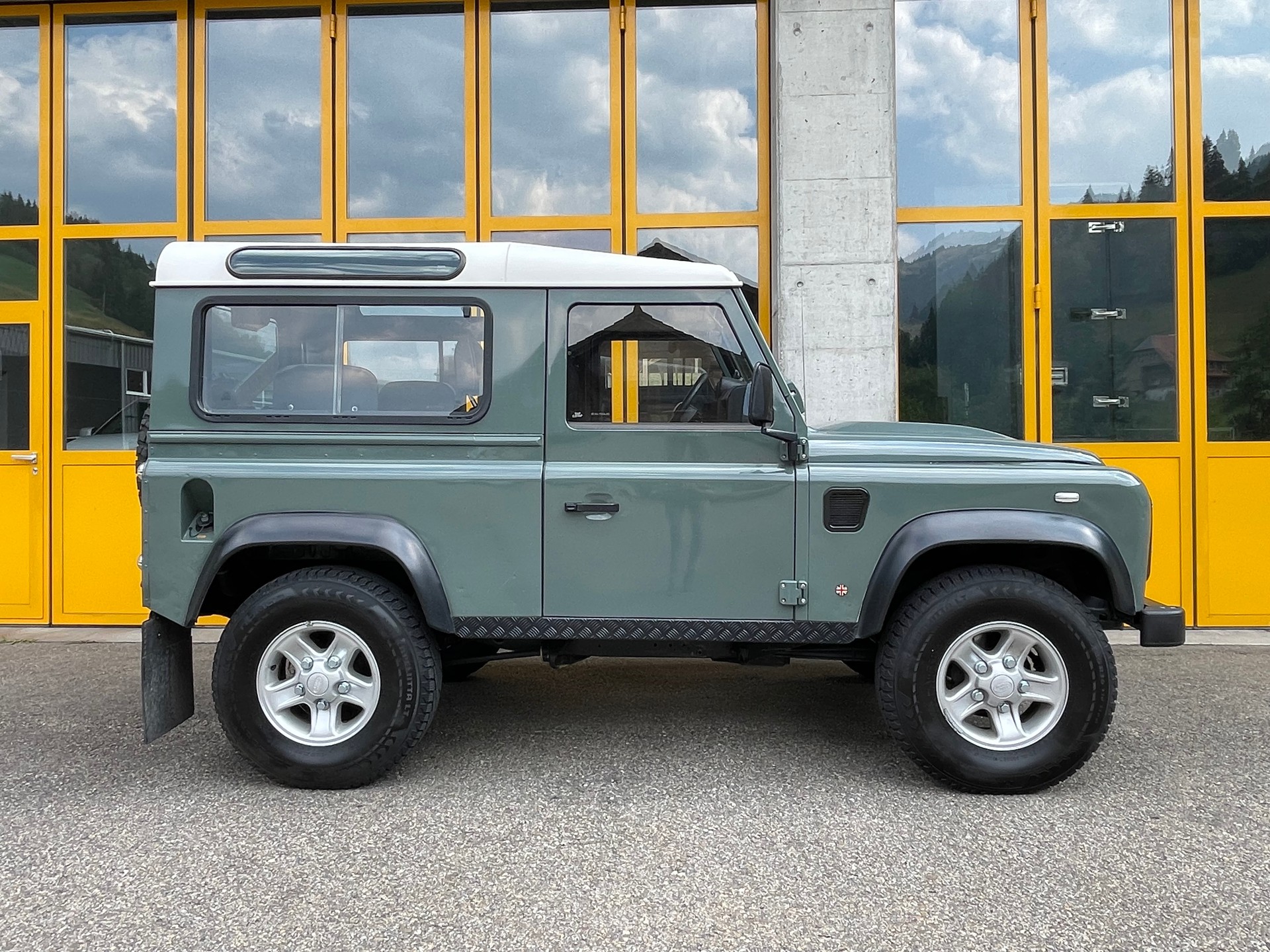 LAND ROVER Defender 90 SW 2.4Tdc-image-7