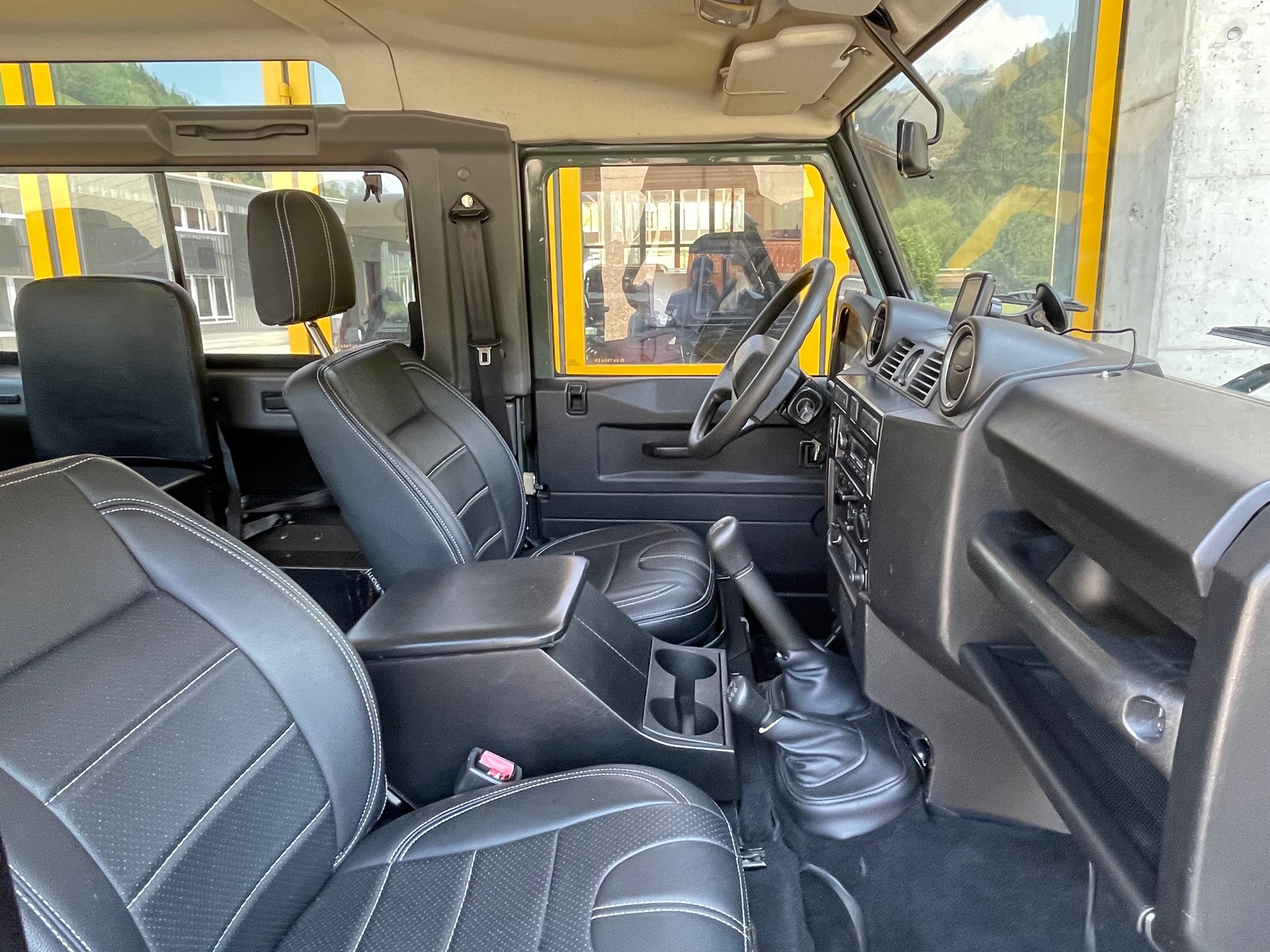 LAND ROVER Defender 90 SW 2.4Tdc-image-15