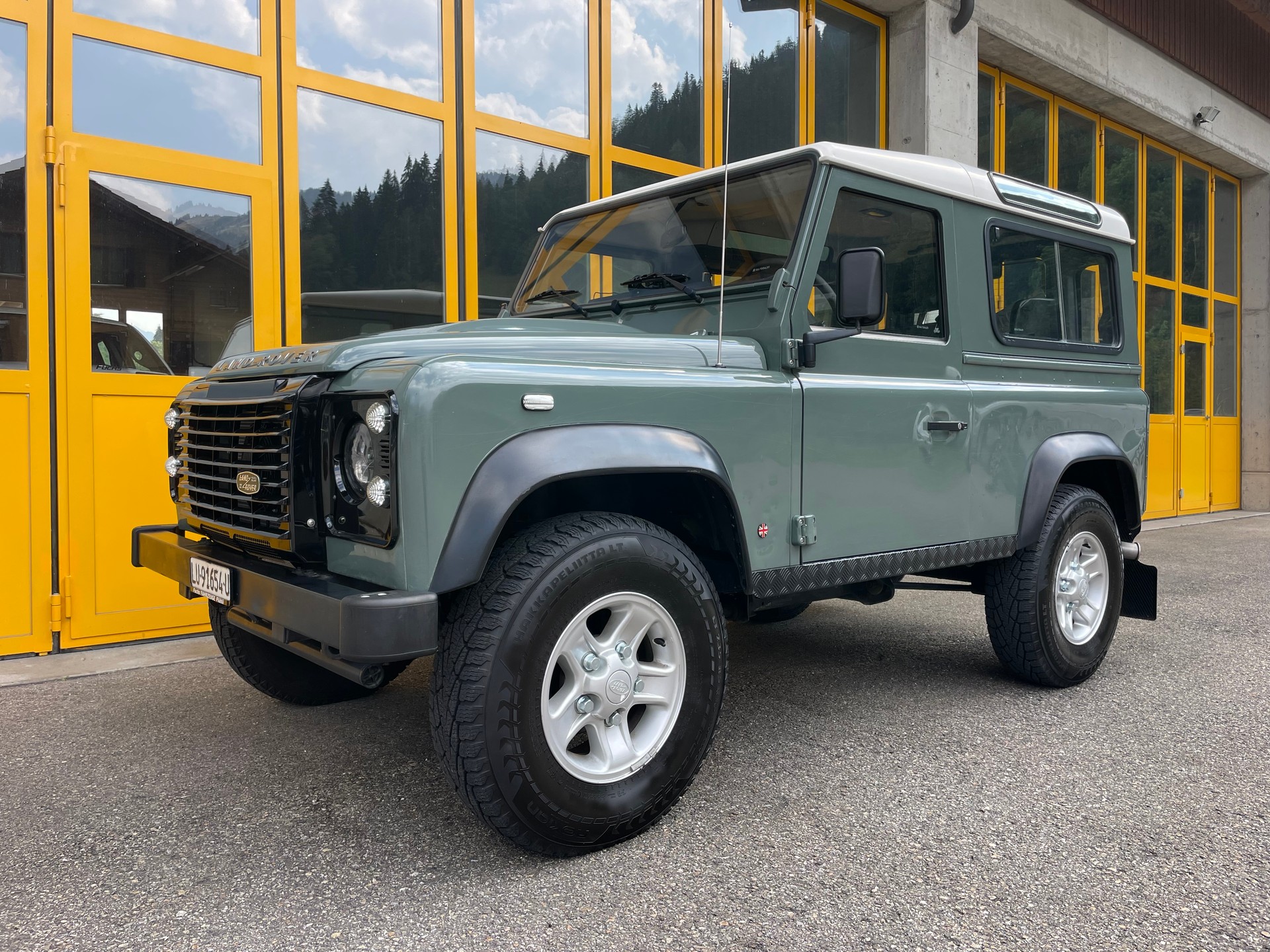 LAND ROVER Defender 90 SW 2.4Tdc-image-0