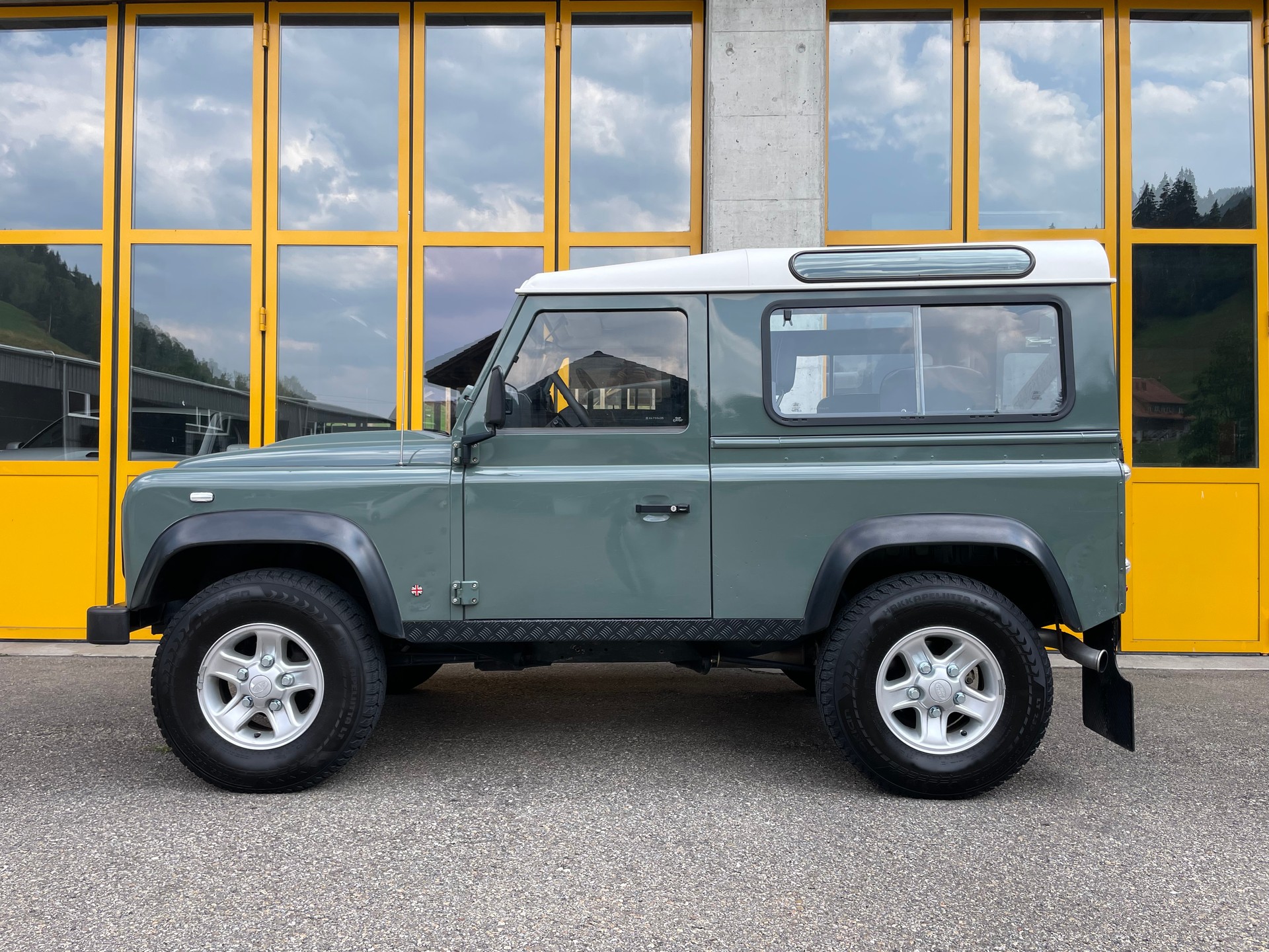 LAND ROVER Defender 90 SW 2.4Tdc-image-3
