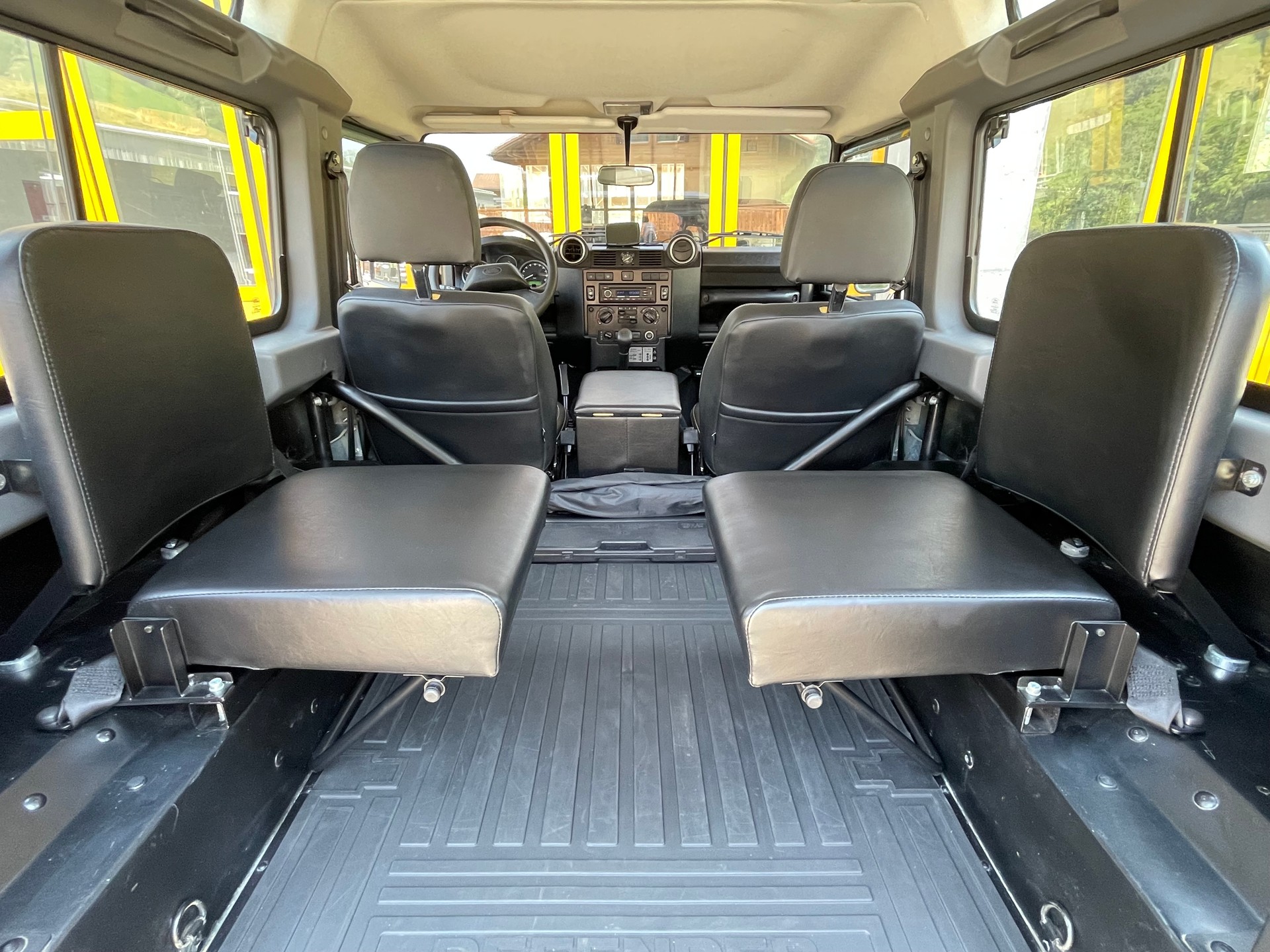 LAND ROVER Defender 90 SW 2.4Tdc-image-13