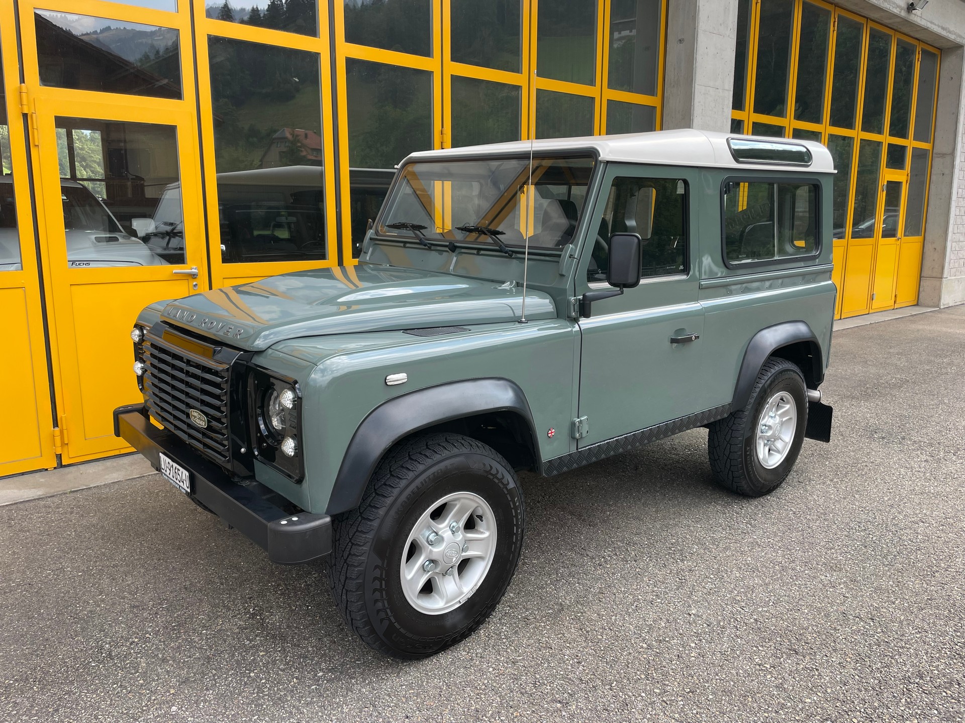 LAND ROVER Defender 90 SW 2.4Tdc-image-2