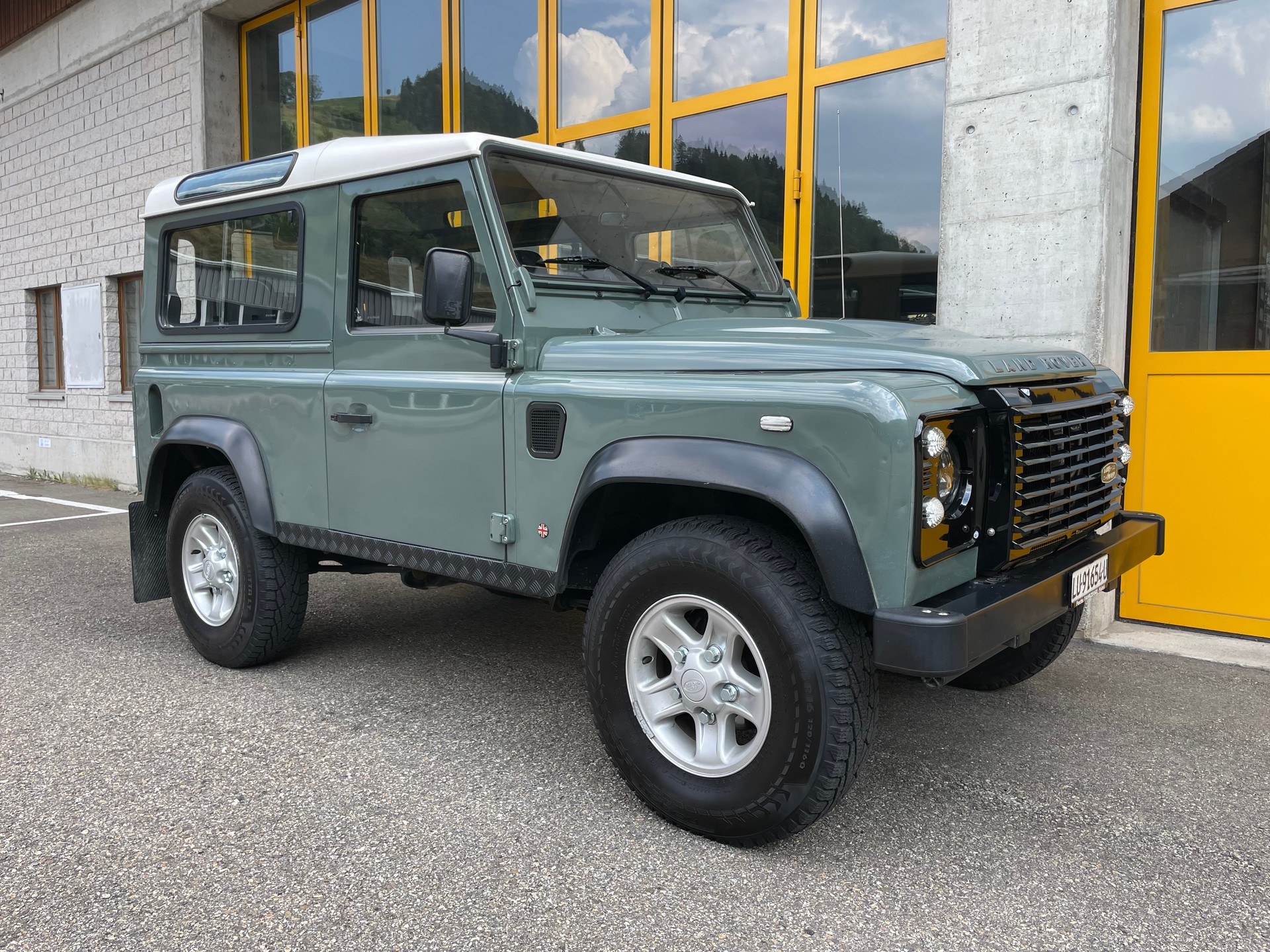 LAND ROVER Defender 90 SW 2.4Tdc-image-8