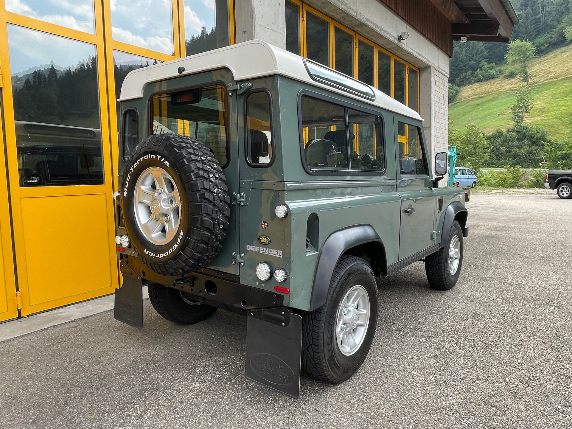 LAND ROVER Defender 90 SW 2.4Tdc-image-6
