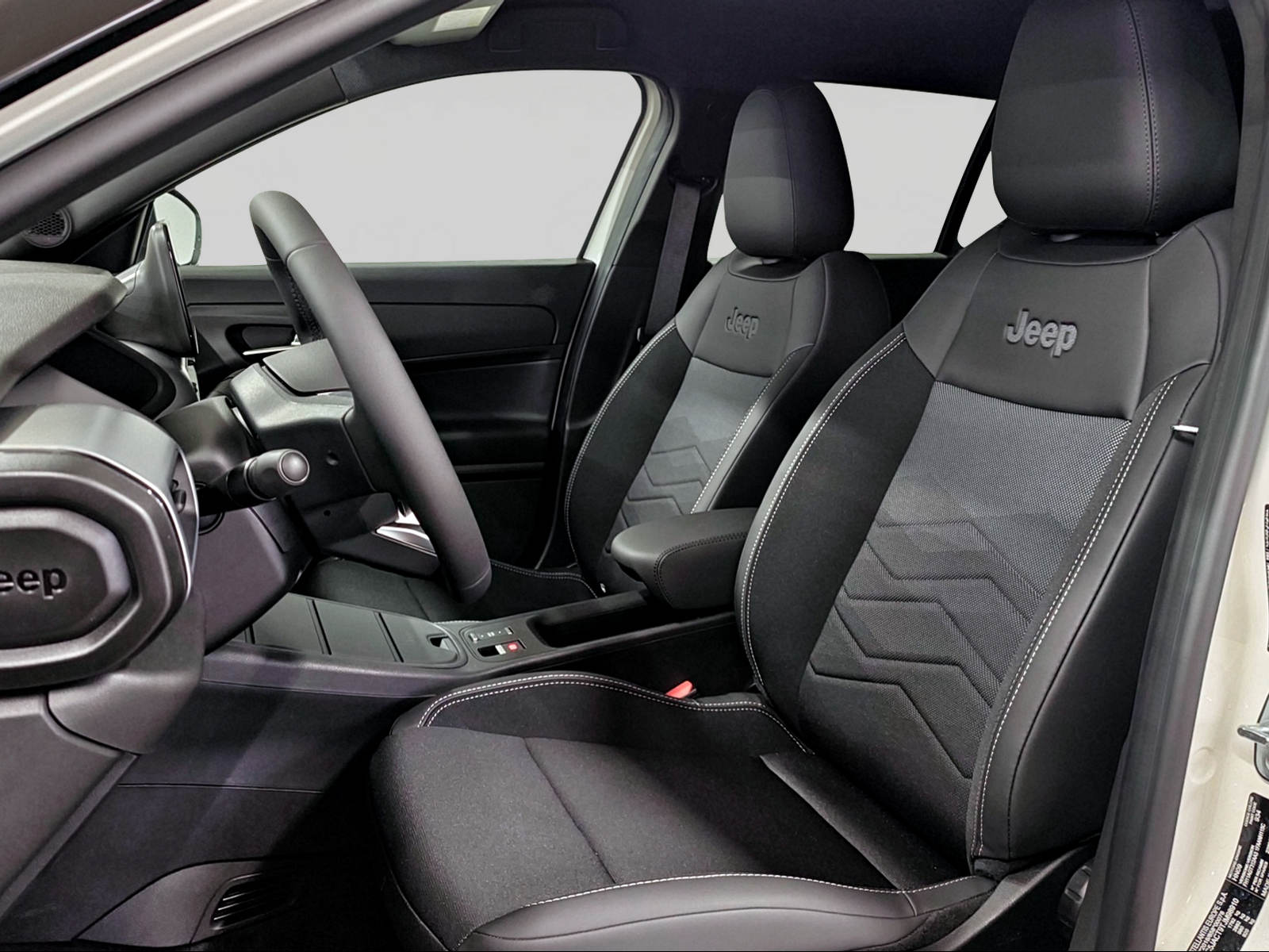 JEEP Avenger 1.2 Turbo MHEV Black Edition-image-5
