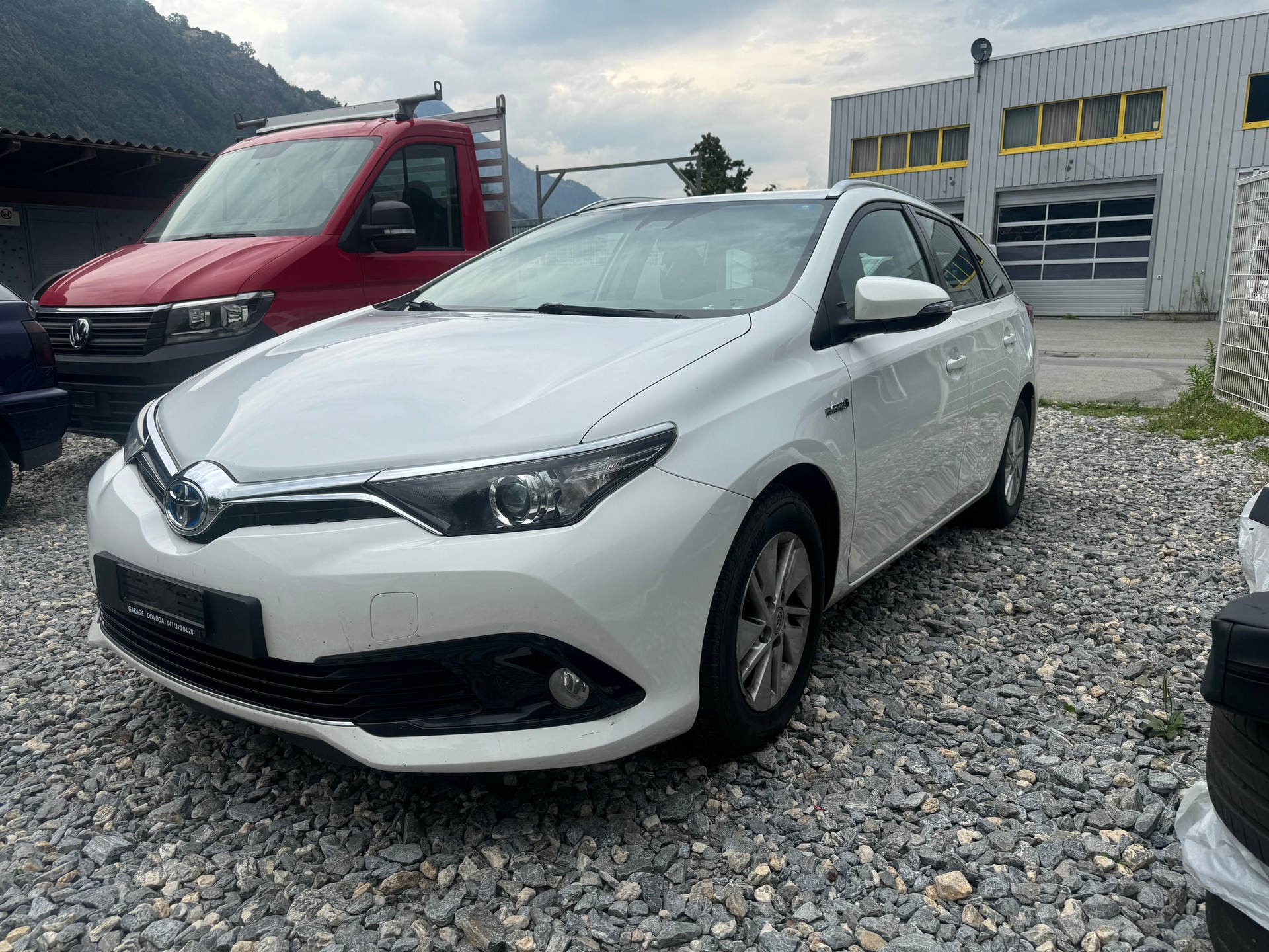 TOYOTA Auris Touring Sports 1.8 HSD Sol e-CVT-image-10