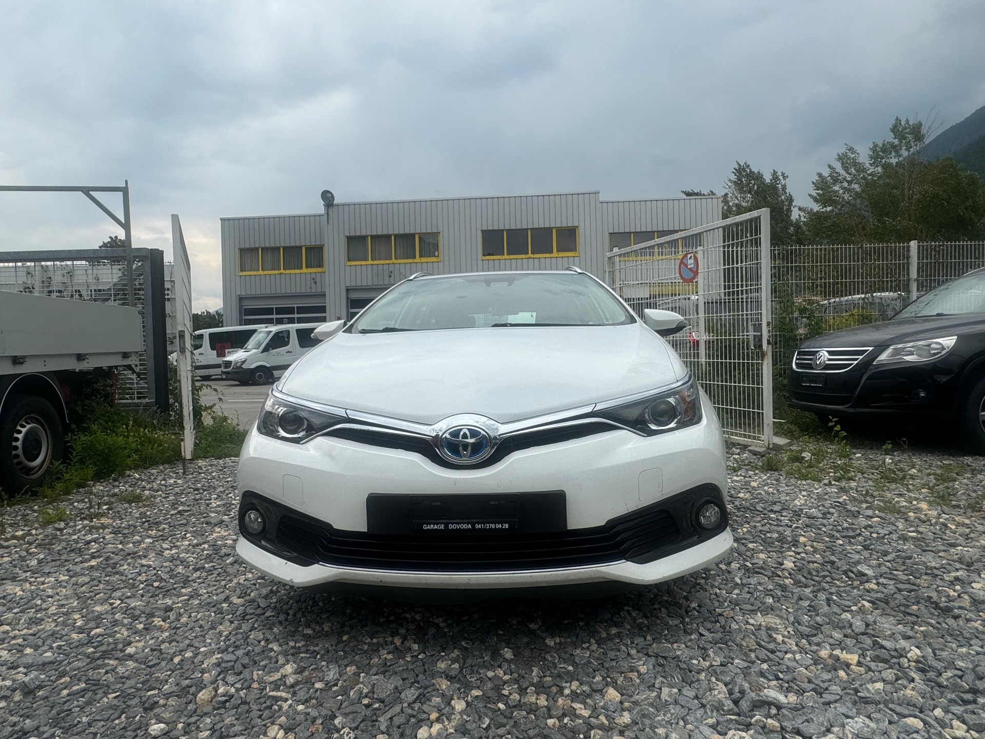 TOYOTA Auris Touring Sports 1.8 HSD Sol e-CVT-image-1