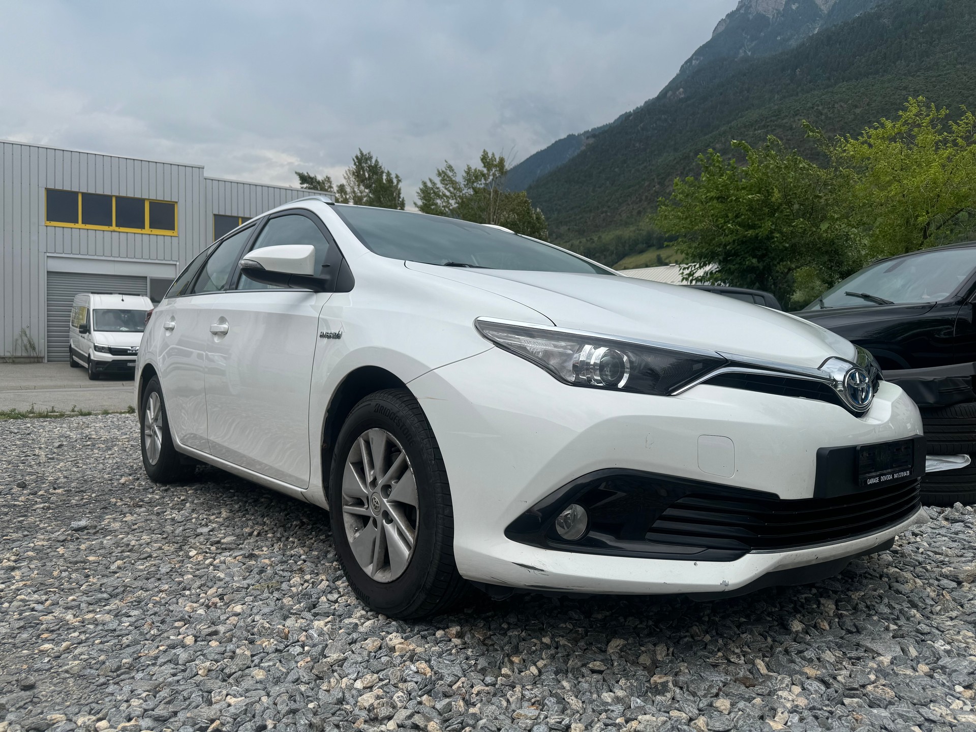 TOYOTA Auris Touring Sports 1.8 HSD Sol e-CVT-image-12
