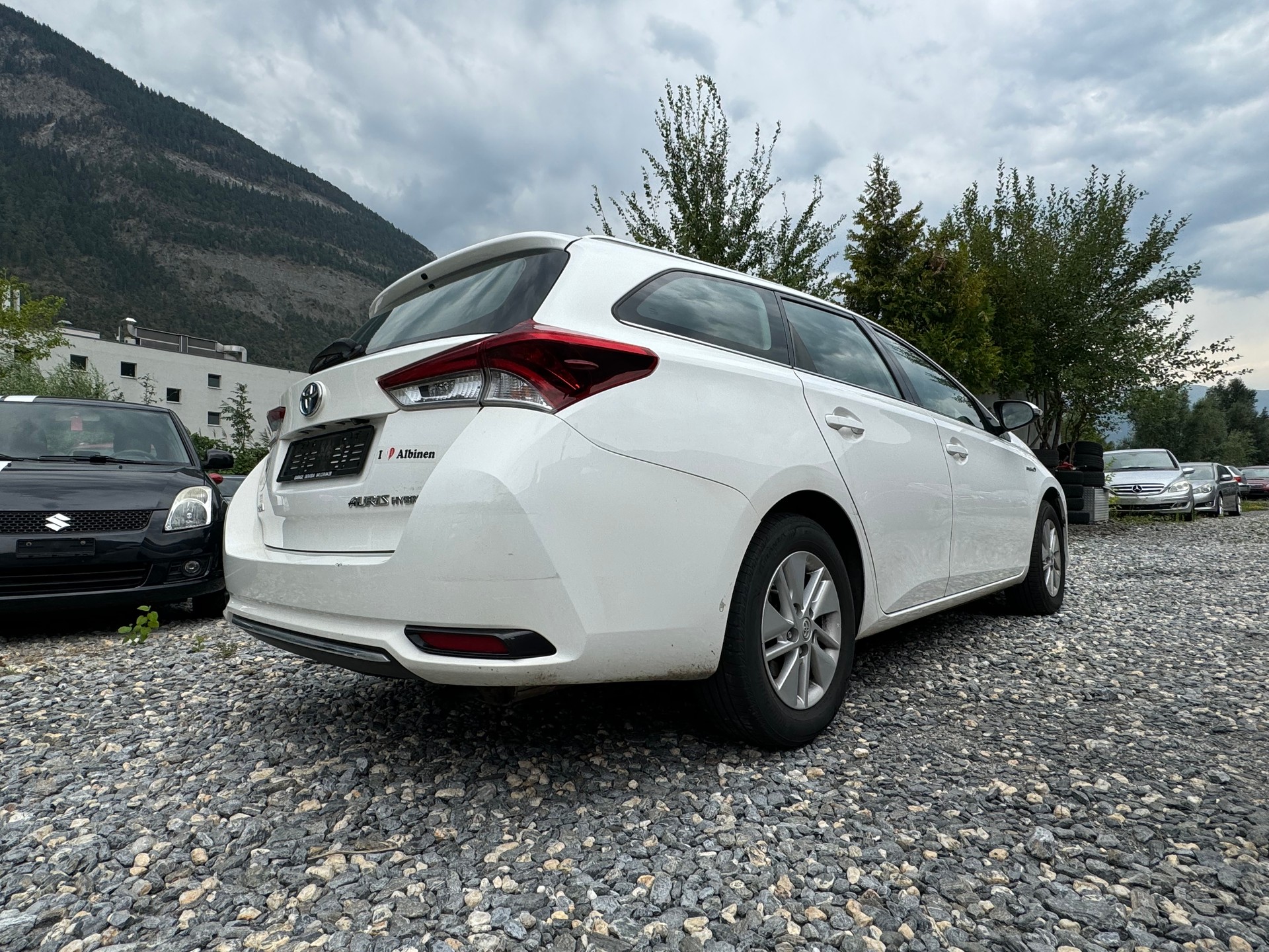 TOYOTA Auris Touring Sports 1.8 HSD Sol e-CVT-image-9