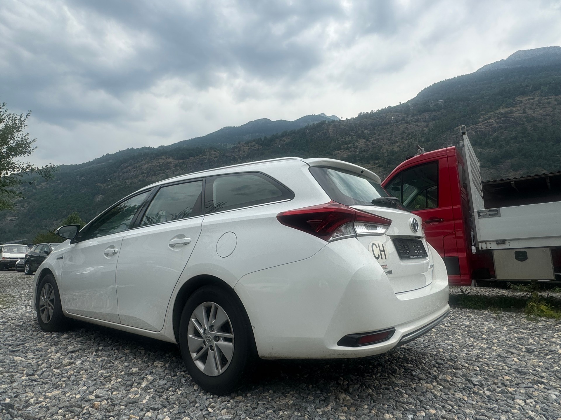 TOYOTA Auris Touring Sports 1.8 HSD Sol e-CVT-image-6