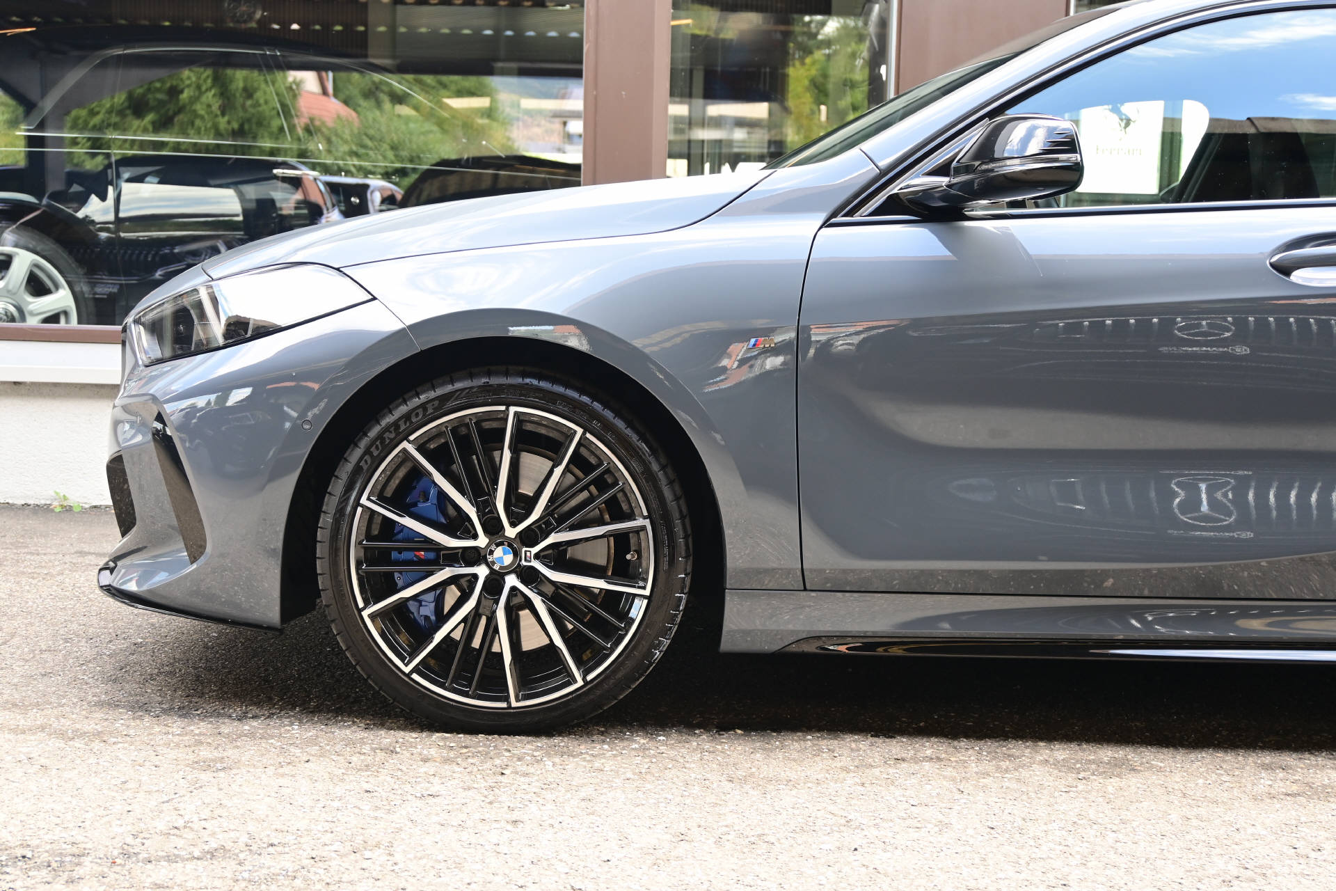 BMW M135i xDrive-showroom-element-2