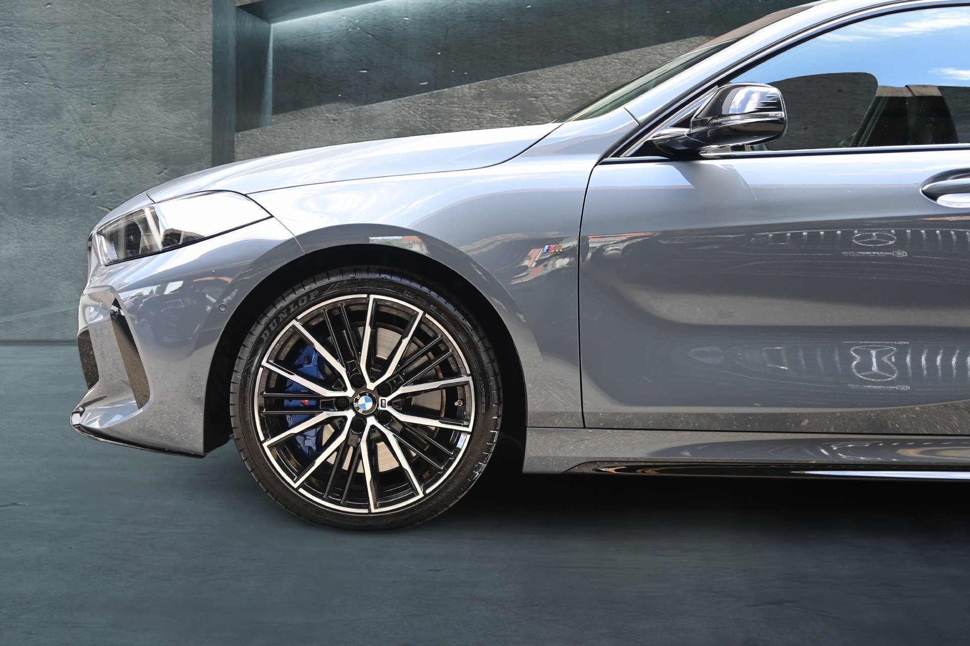 BMW M135i xDrive-showroom-element-2
