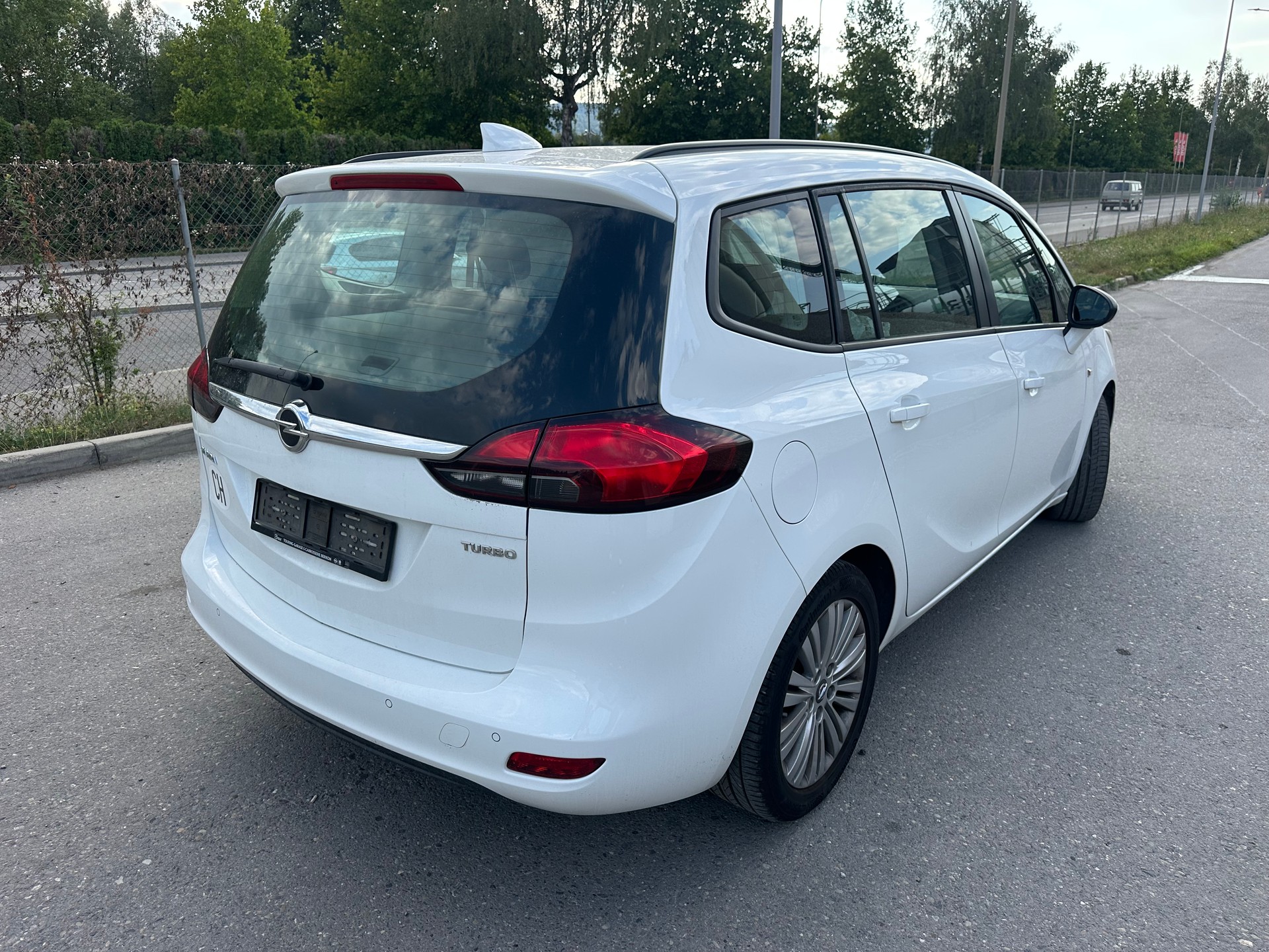 OPEL Zafira 1.4i 16V Turbo Enjoy Automatic-image-3