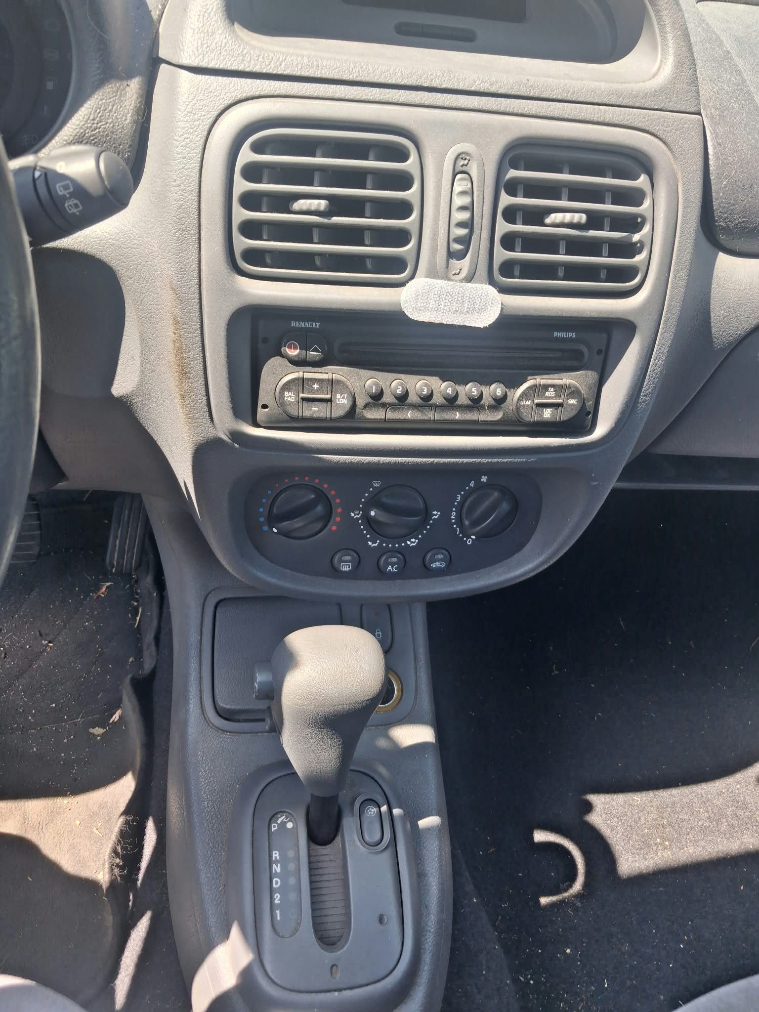 RENAULT Clio 1.6 RT Advantage-image-6