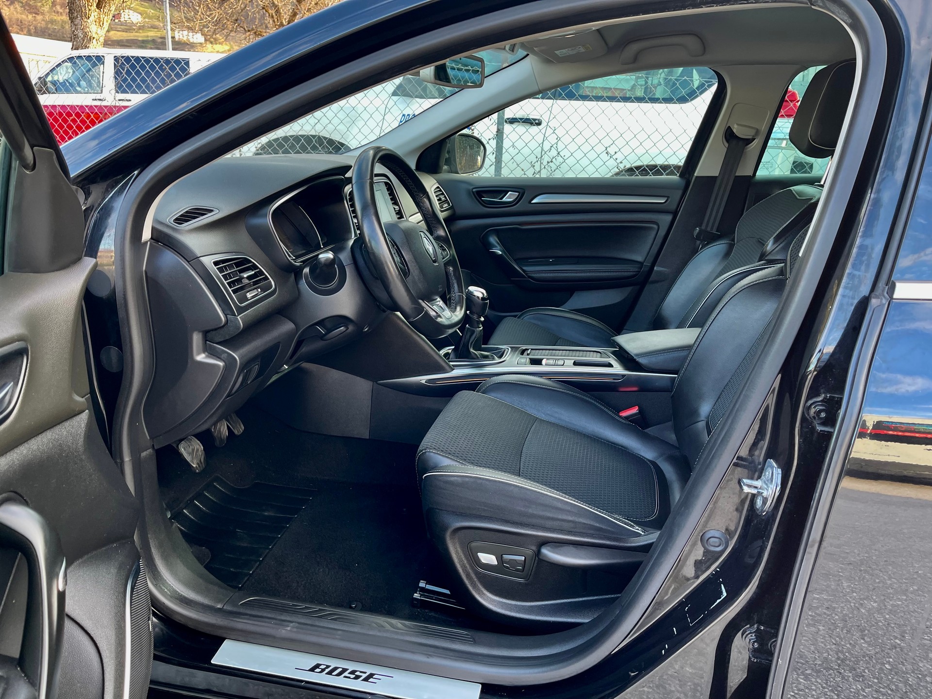 RENAULT Mégane 1.2 16V Turbo Bose-image-23