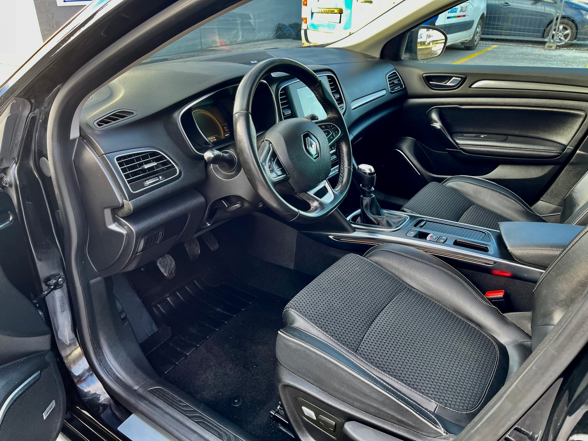 RENAULT Mégane 1.2 16V Turbo Bose-image-25
