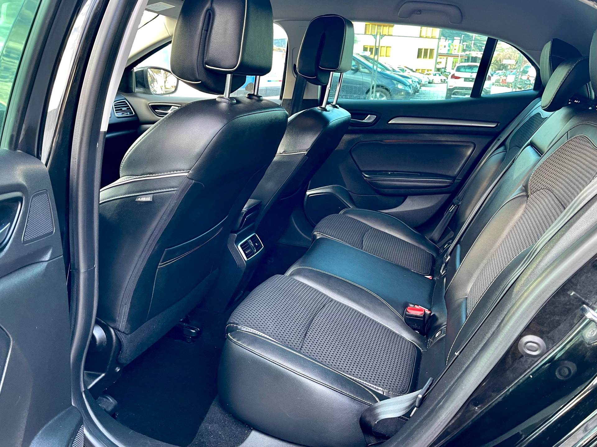 RENAULT Mégane 1.2 16V Turbo Bose-image-10