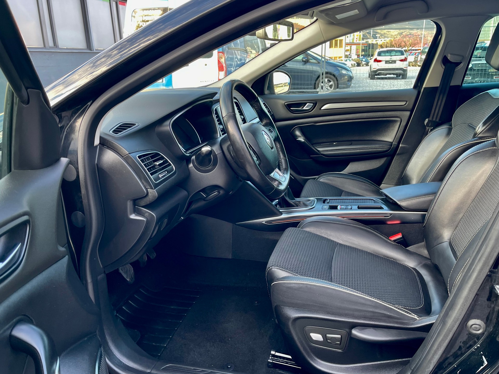 RENAULT Mégane 1.2 16V Turbo Bose-image-18