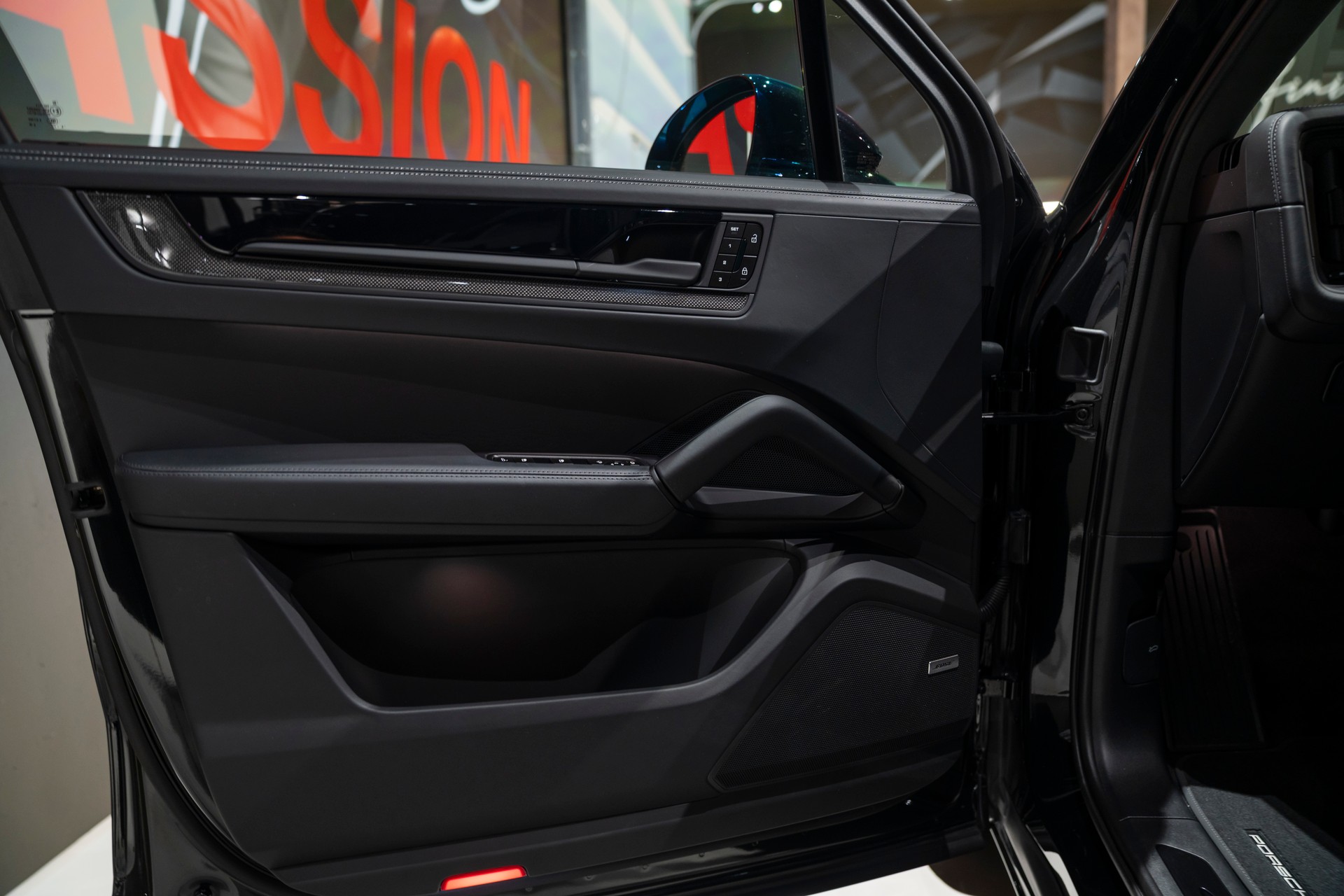 PORSCHE Cayenne GTS Tiptronic-image-8